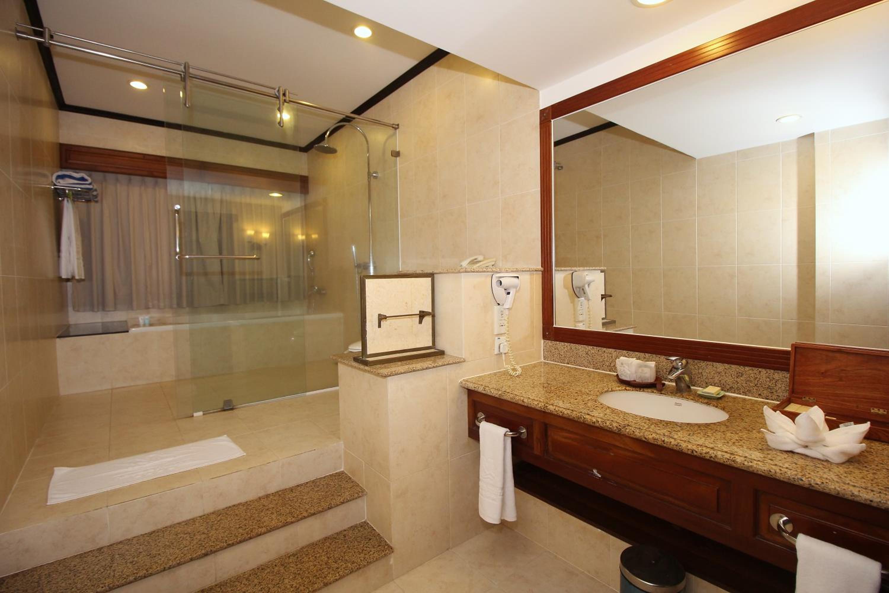Suite with Sea View - Photo 3