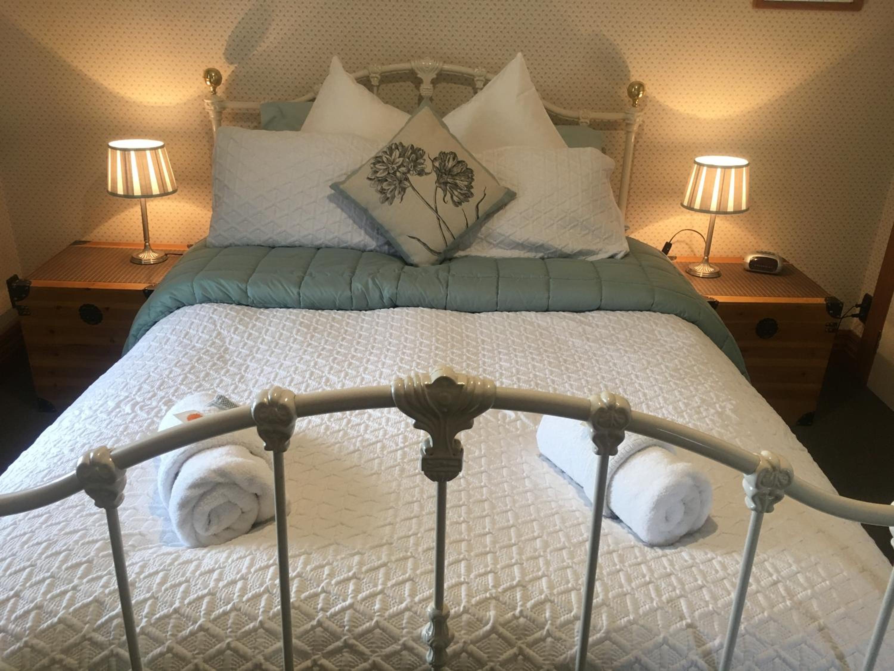 Two-Bedroom Cottage with Two Bathrooms