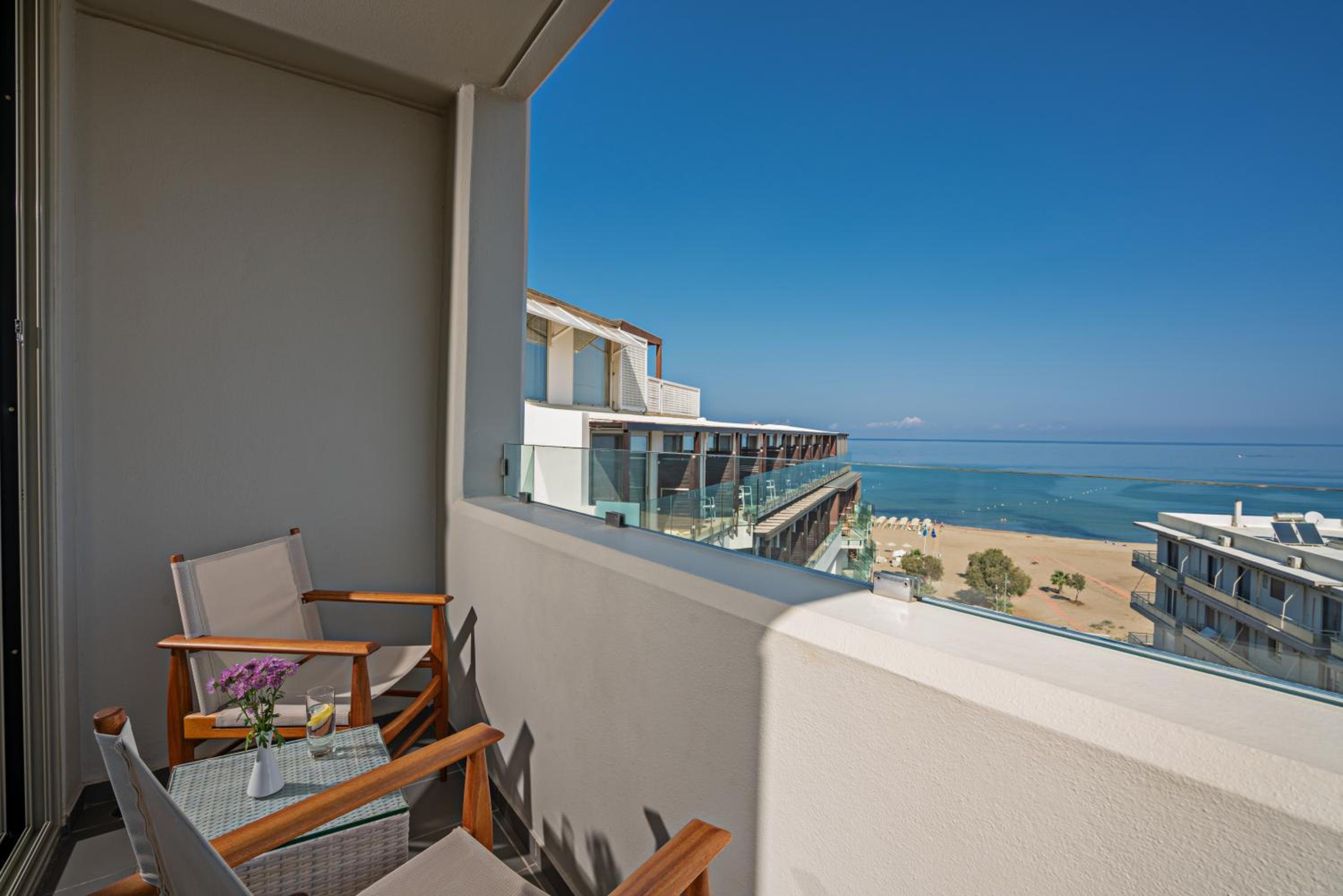 Double Room with Sea View - Photo 4