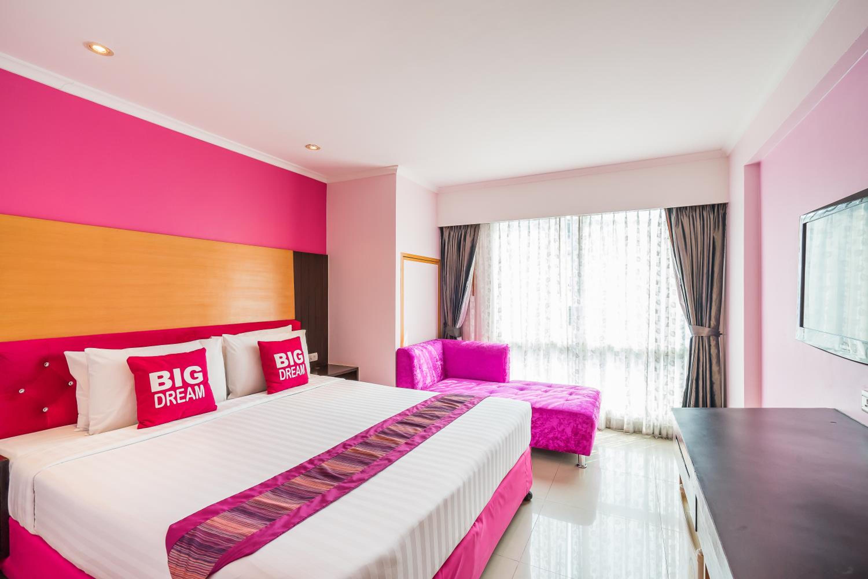 Deluxe Double Room with Bathtub photo 3