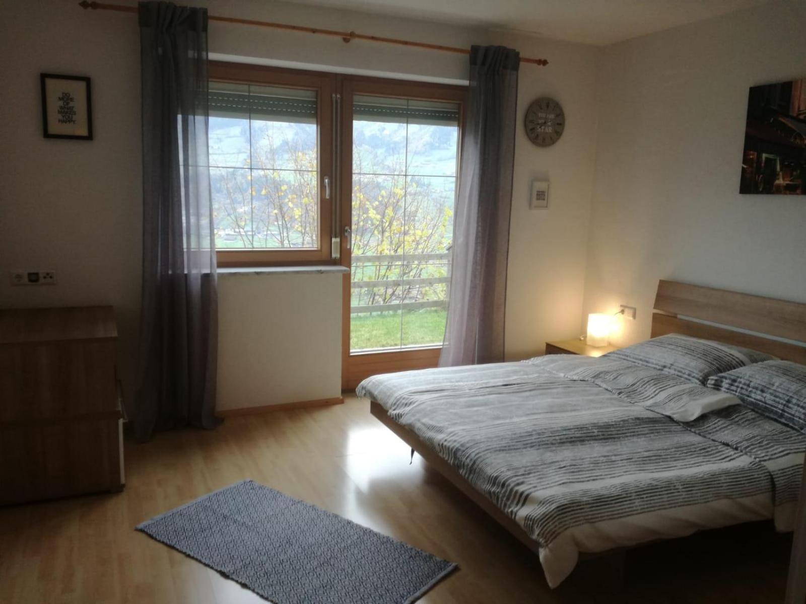 One-Bedroom Apartment with Shower photo 1
