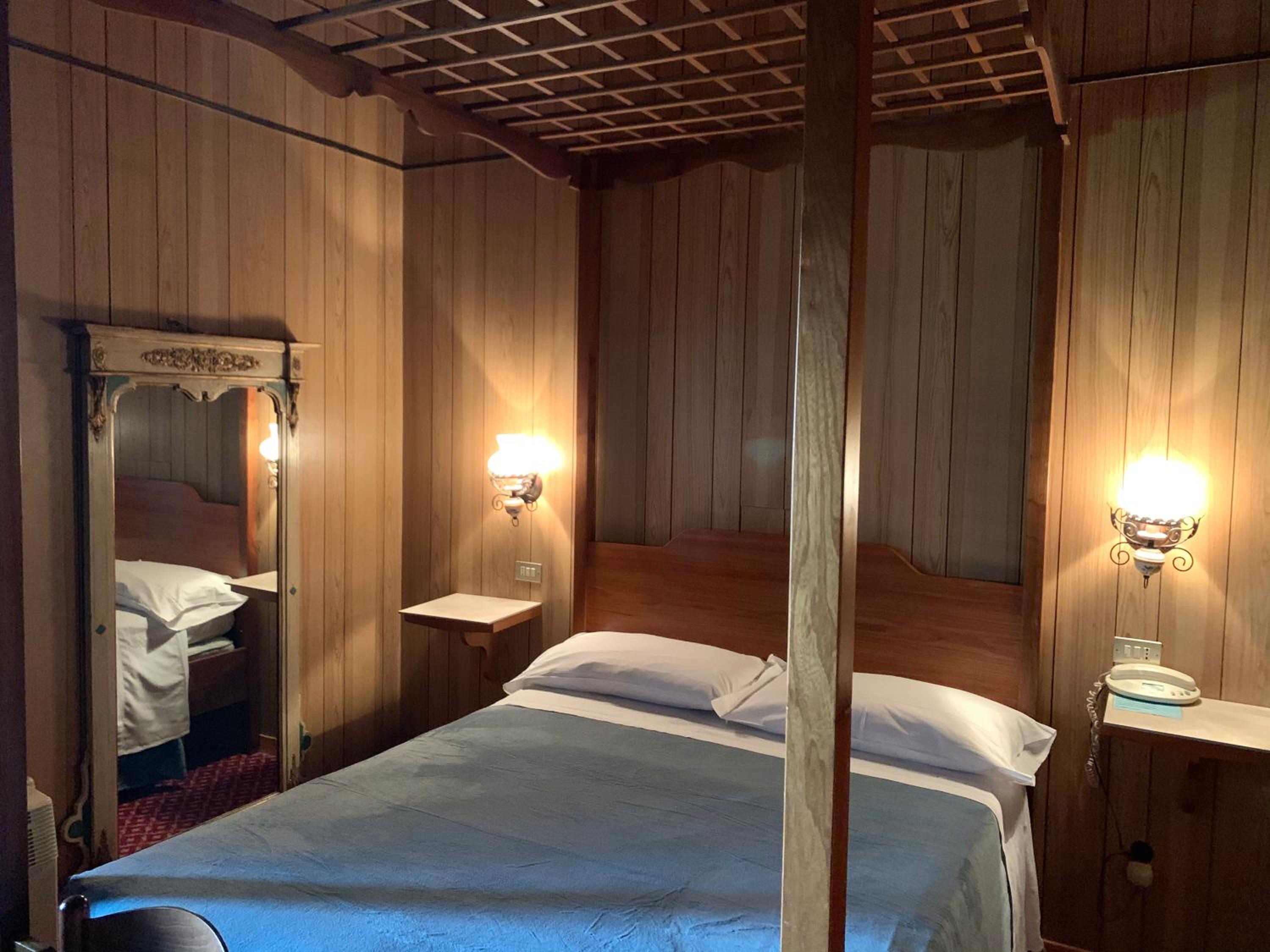 Double Room - Photo 6