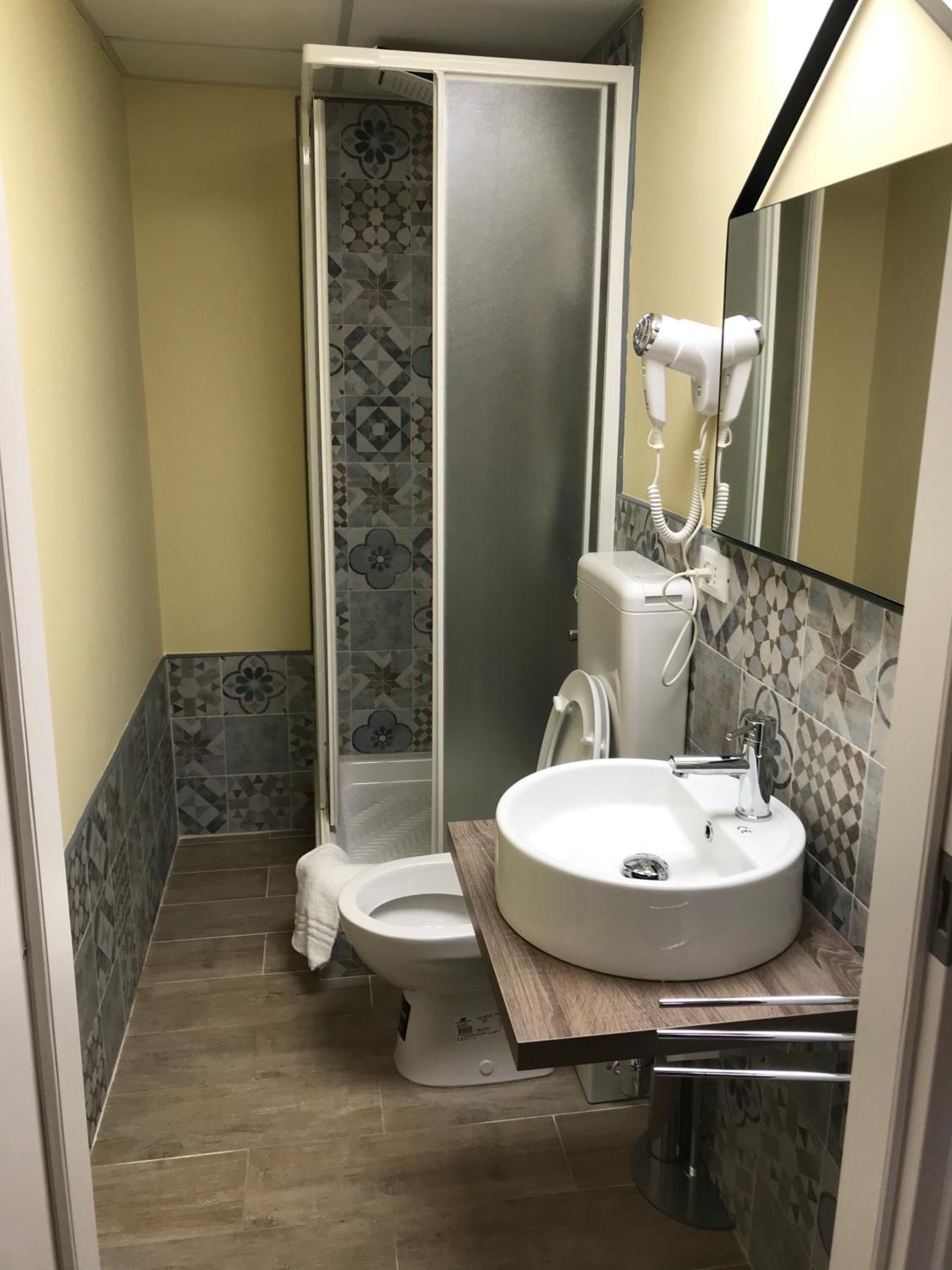 Double or Twin Room - Photo 7