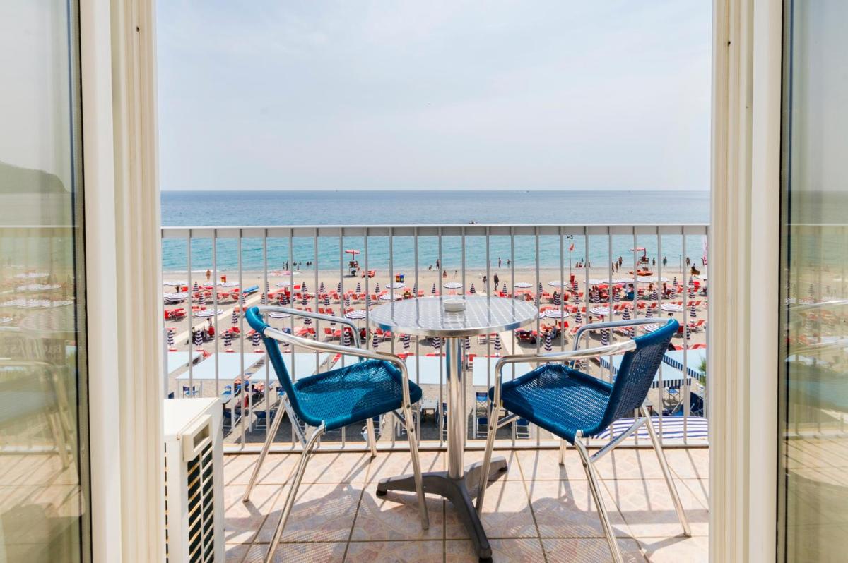 Deluxe Double Room with Balcony and Sea View photo 1