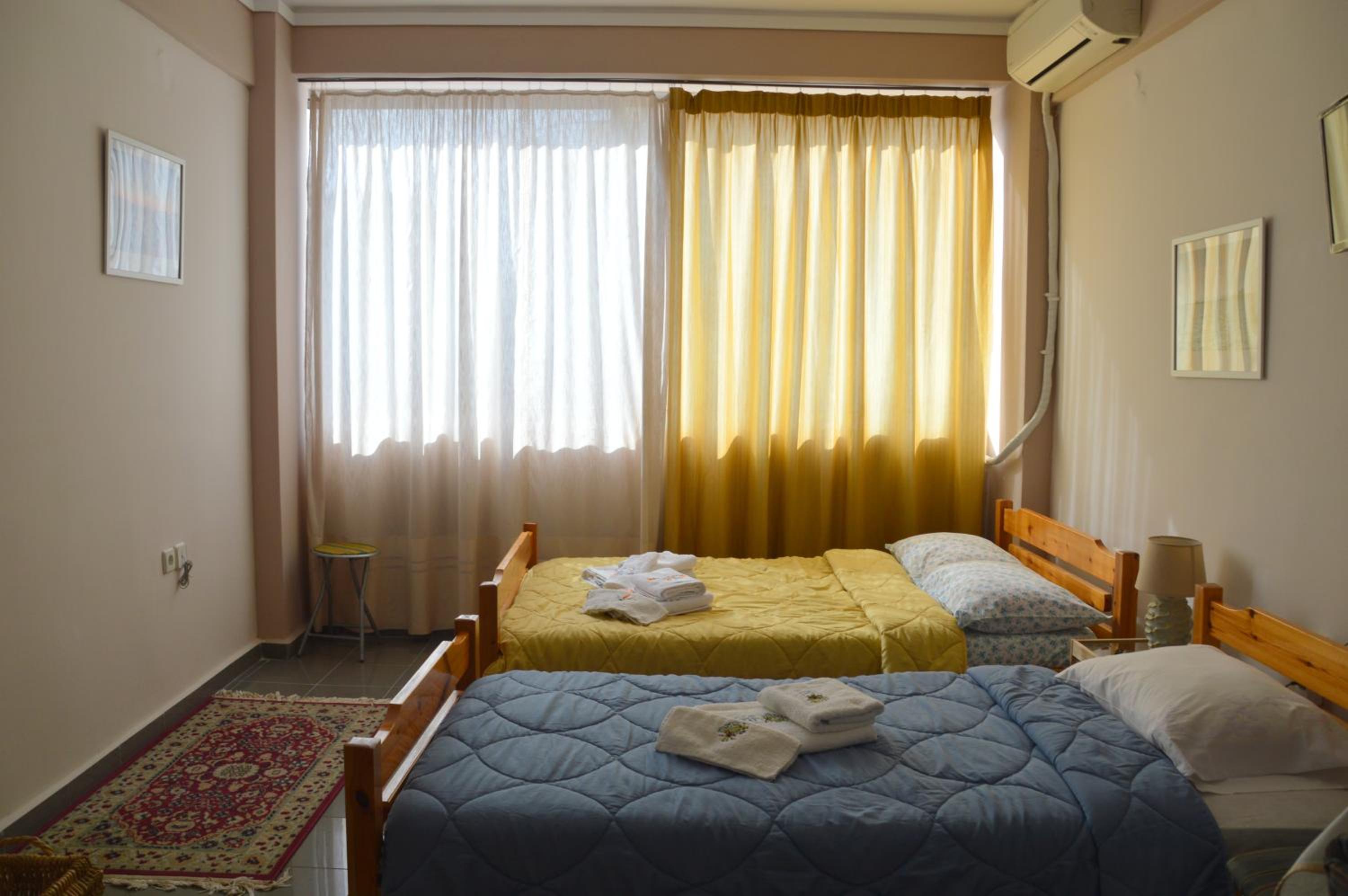 Studio Apartment - Photo 1