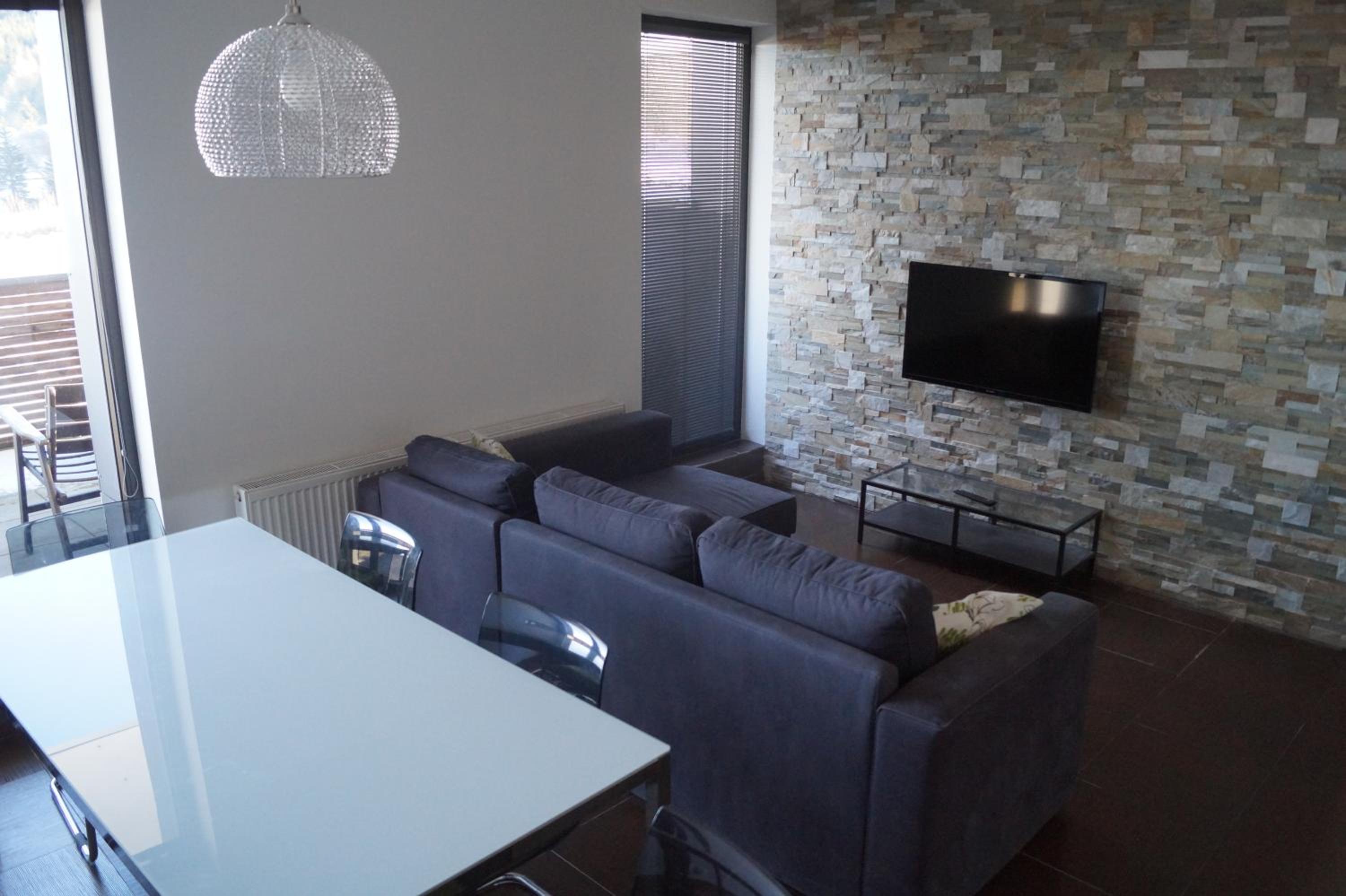 One-Bedroom Apartment with Terrace photo 1
