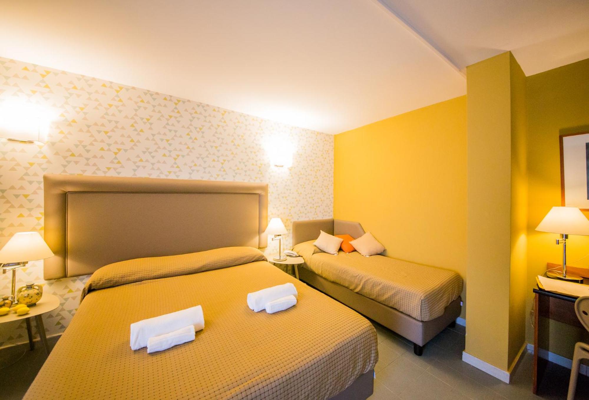 Double Room - Photo 22