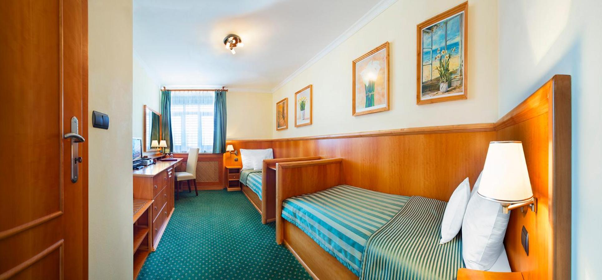 Twin Room - Photo 1
