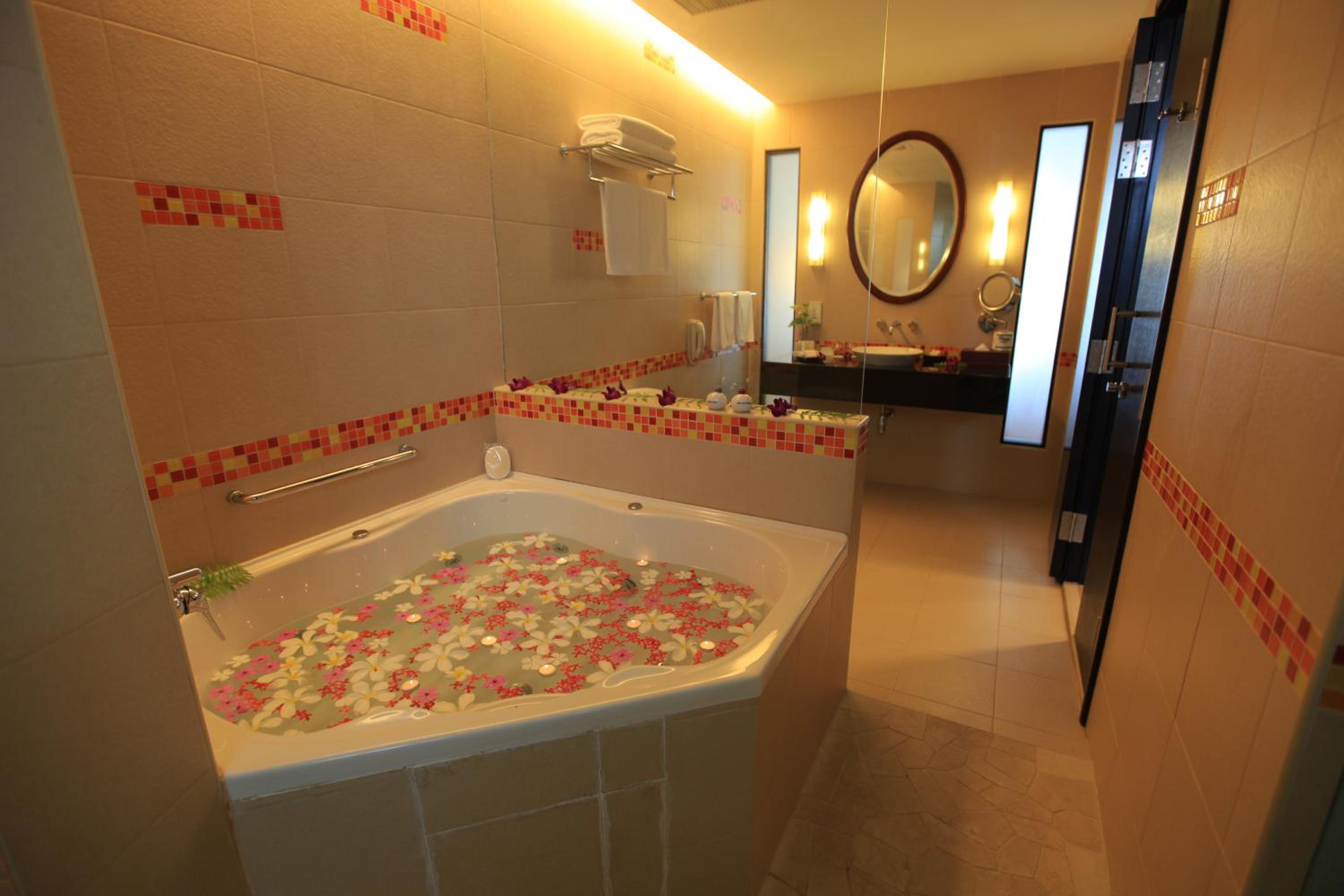 Super Deluxe with Jacuzzi