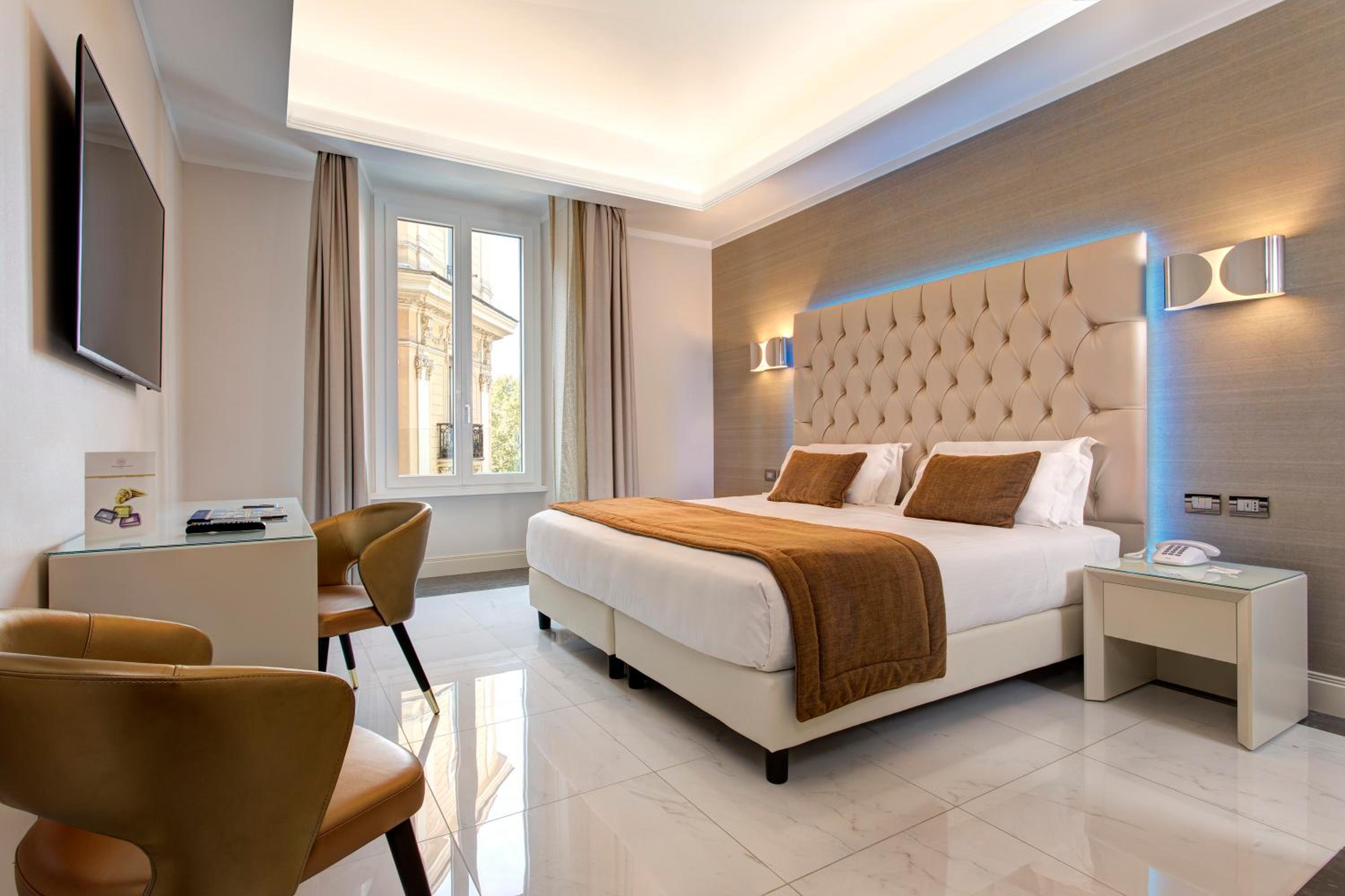 Superior Deluxe Double or Twin Room thumbnail 6