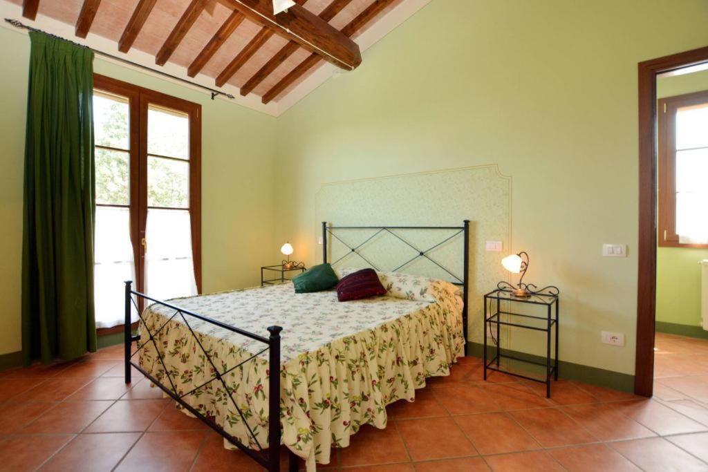 Six-Bedroom House photo 1