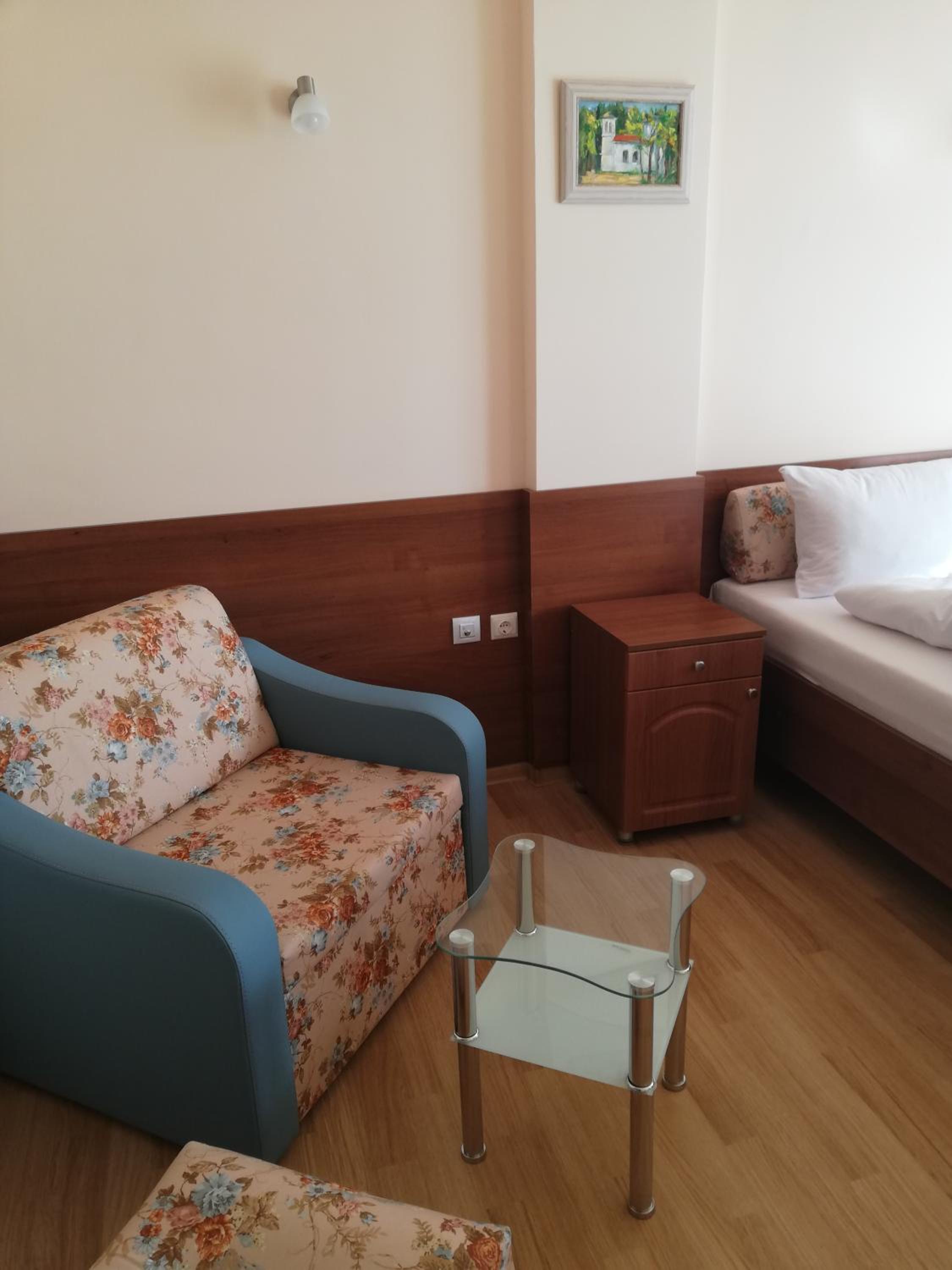 Double or Twin Room with Terrace - Photo 2