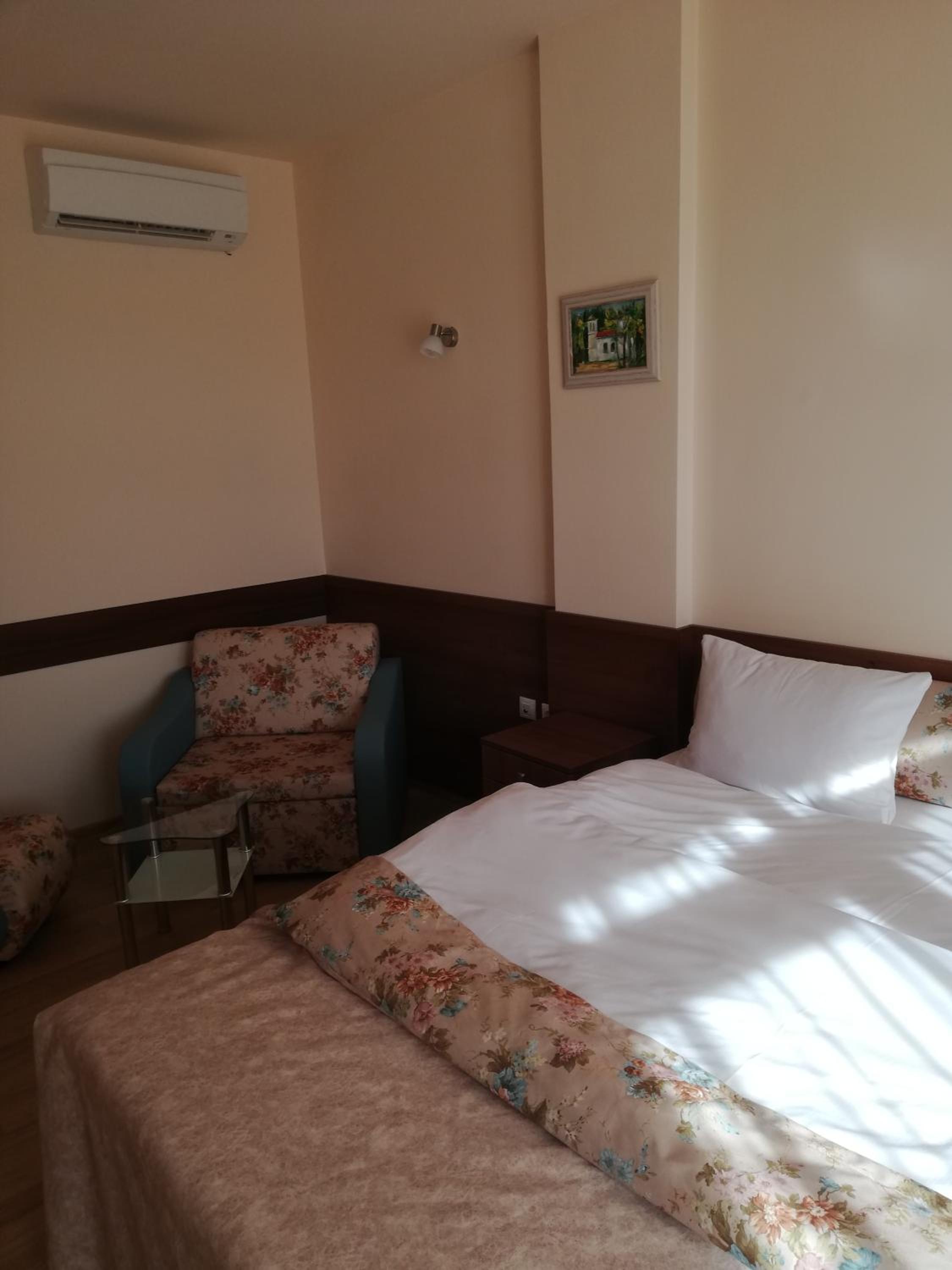 Double or Twin Room with Terrace - Photo 3