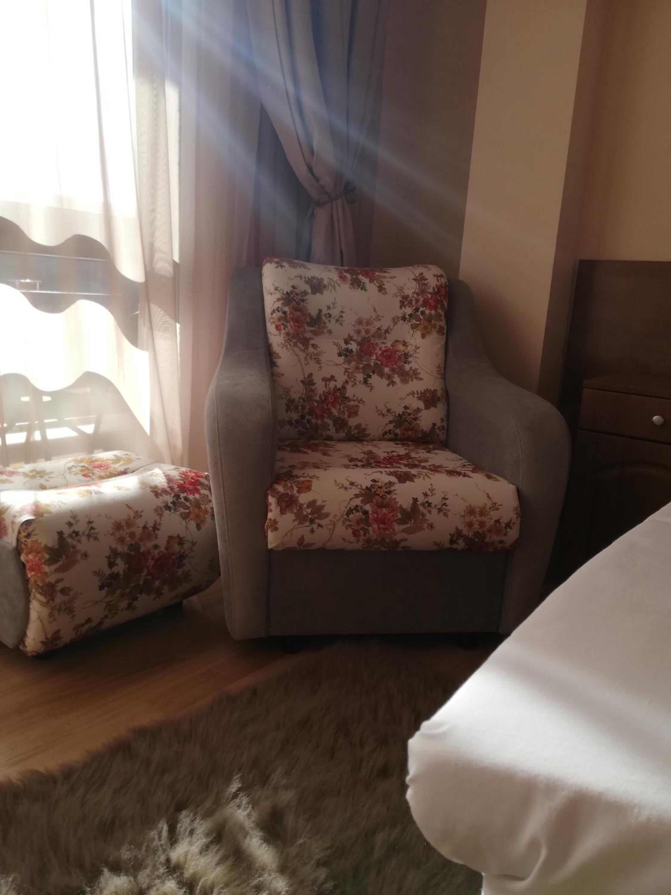 Double or Twin Room with Terrace - Photo 6