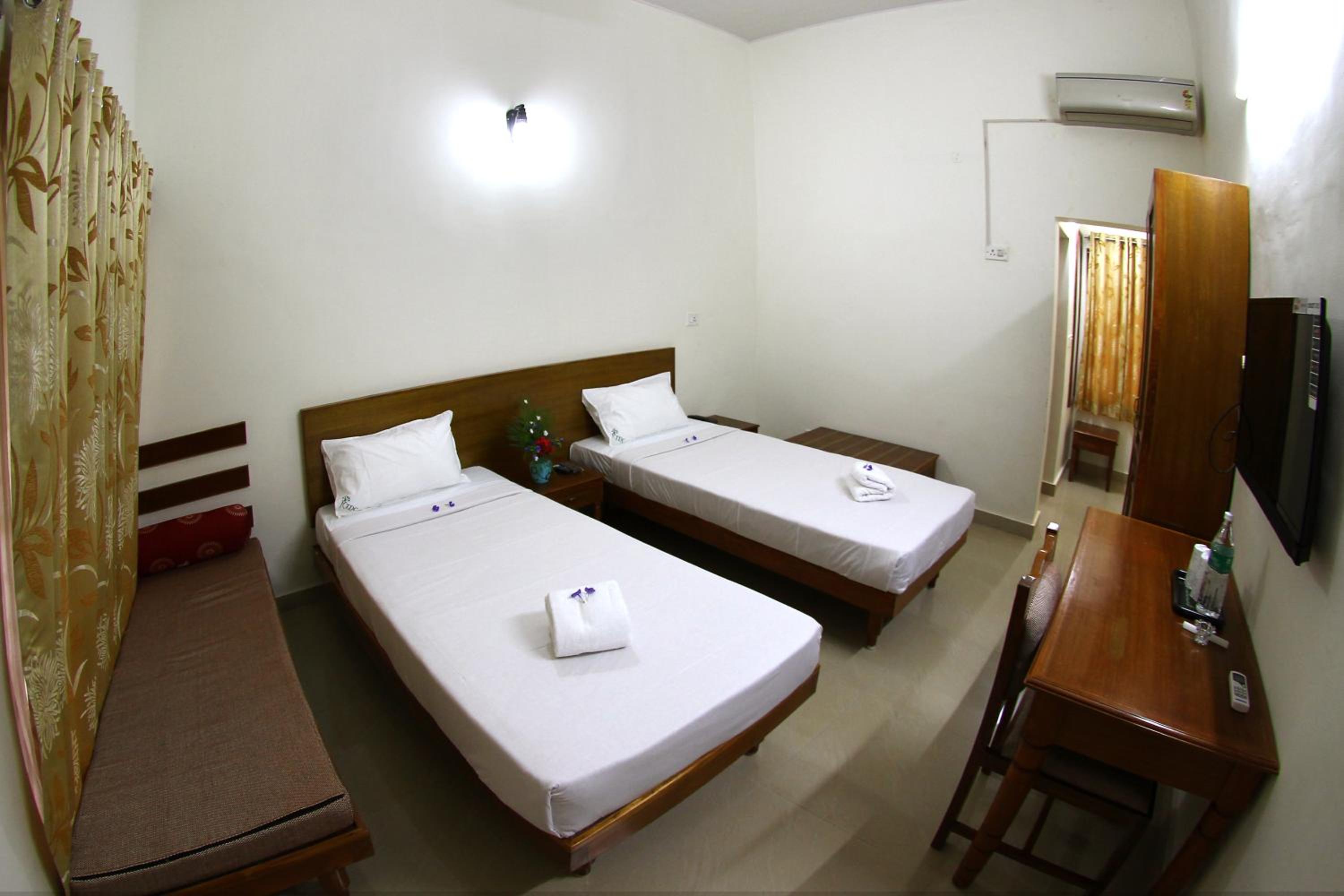 King Room with Lake View - Photo 6