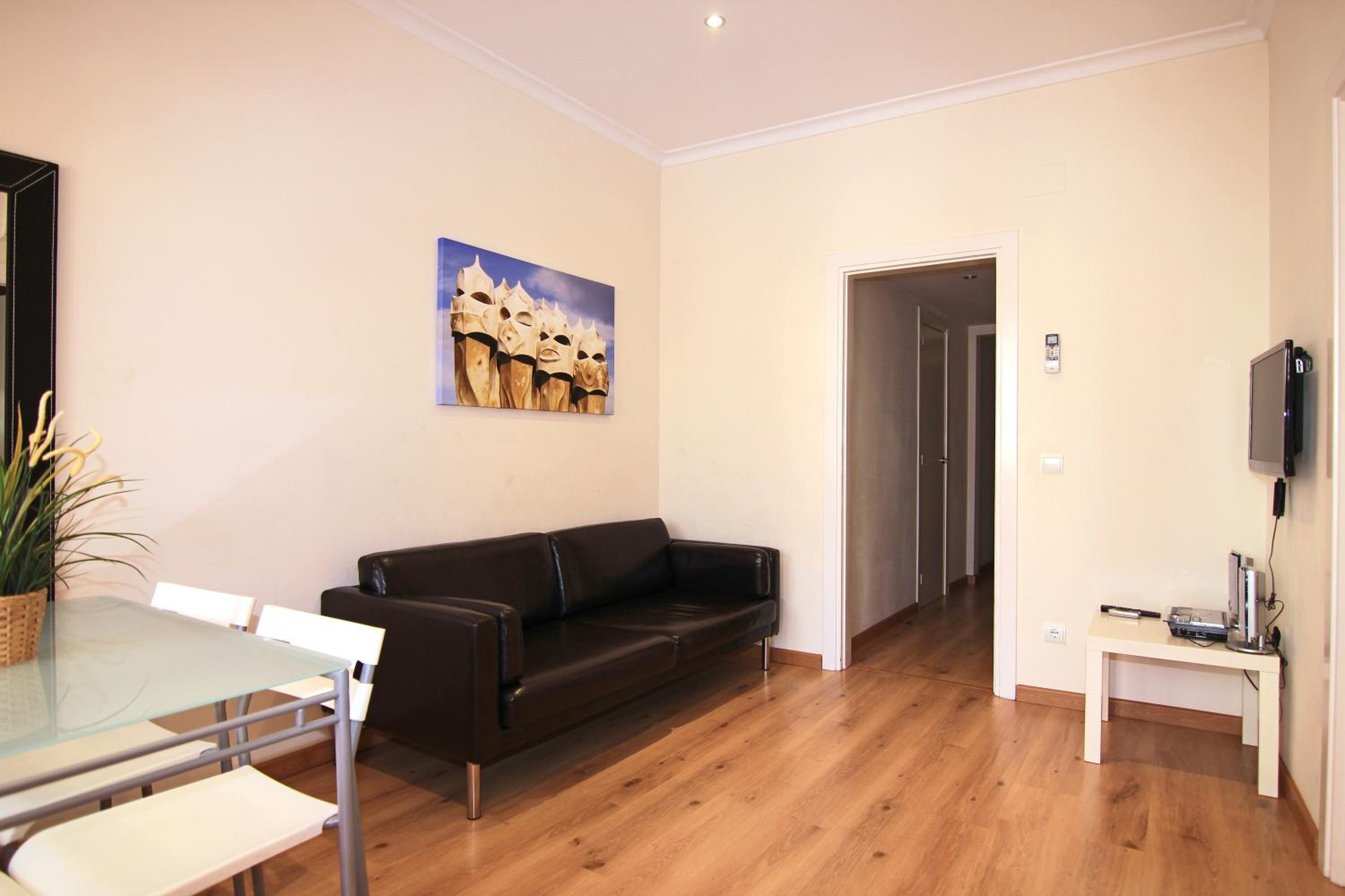 Apartamento de tres habitaciones - Calle Còrsega 668