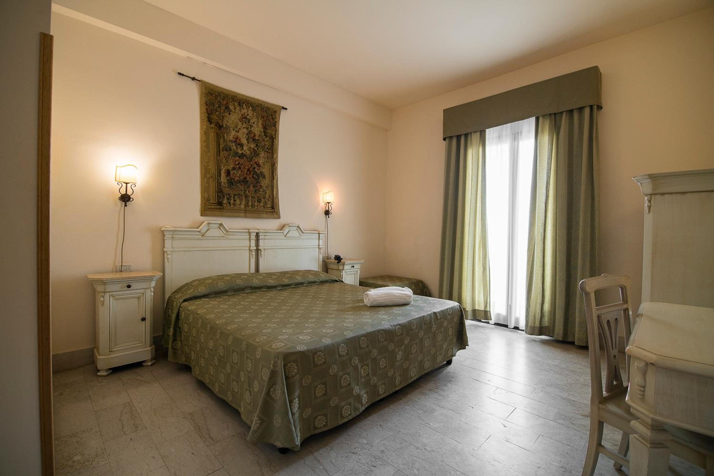 Economy Double Or Twin Room - Photo 1