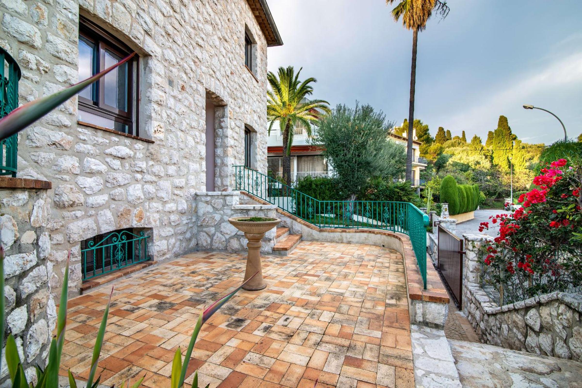 Villa photo 2