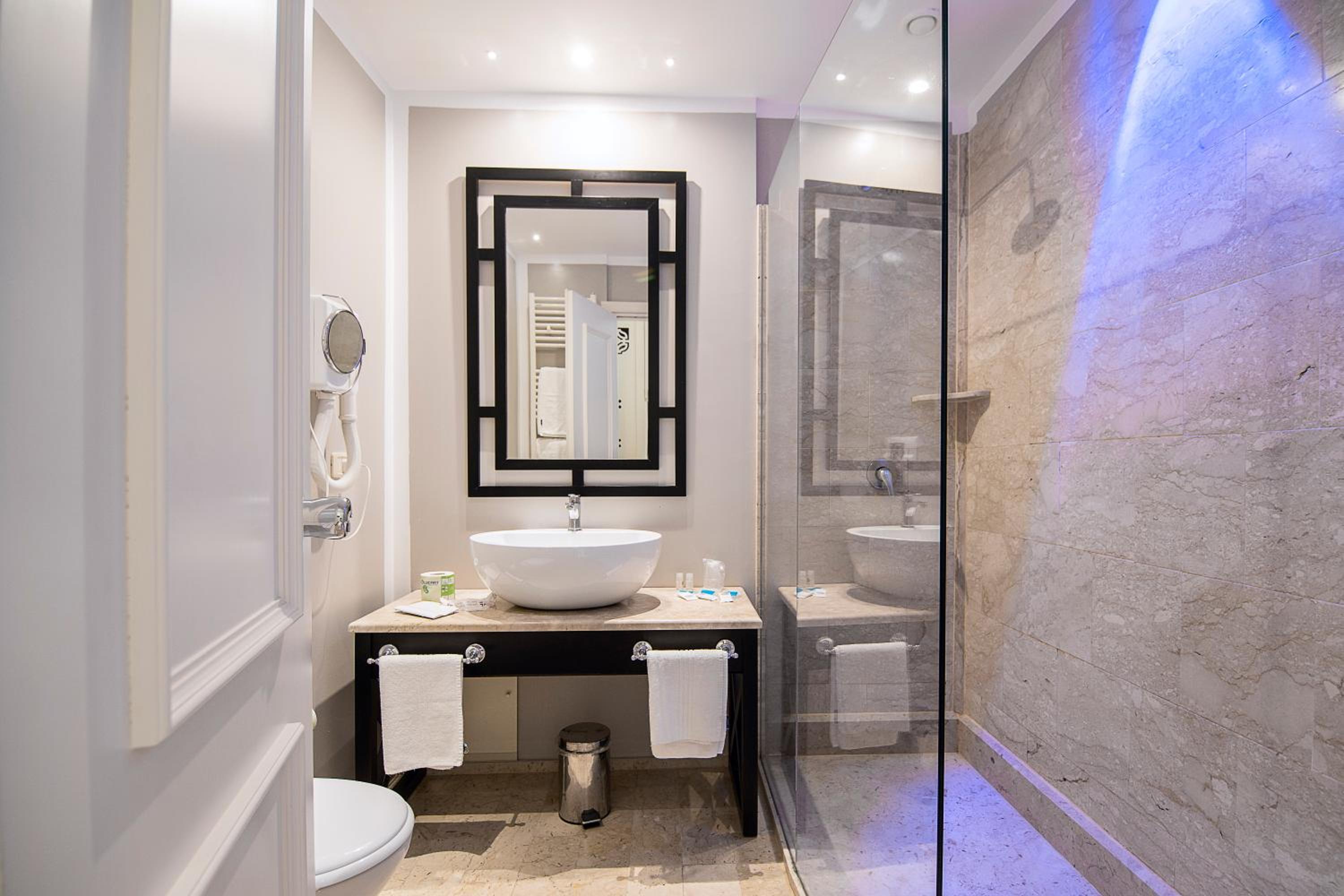 Deluxe Triple Room - Photo 3