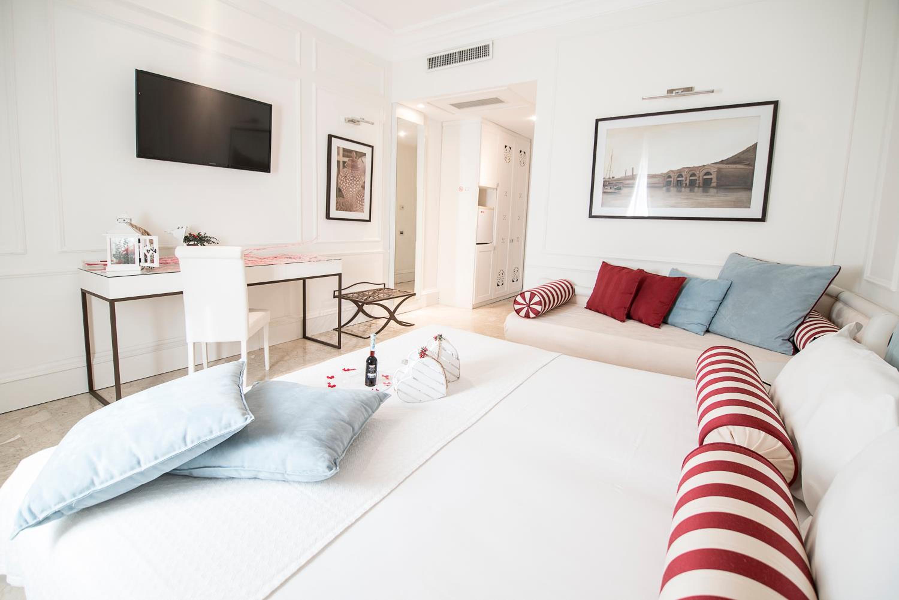 Deluxe Triple Room - Photo 4
