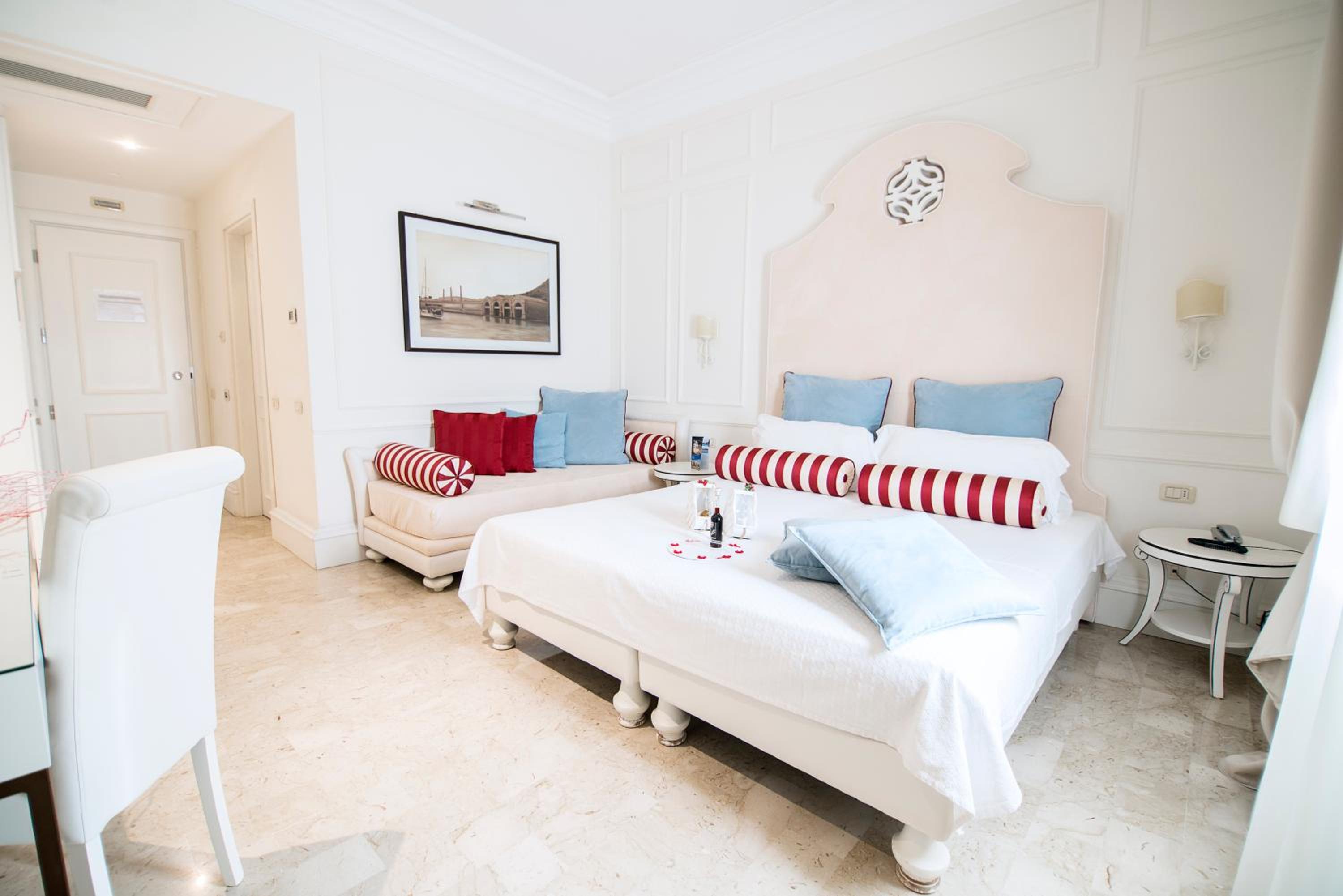 Deluxe Triple Room - Photo 1