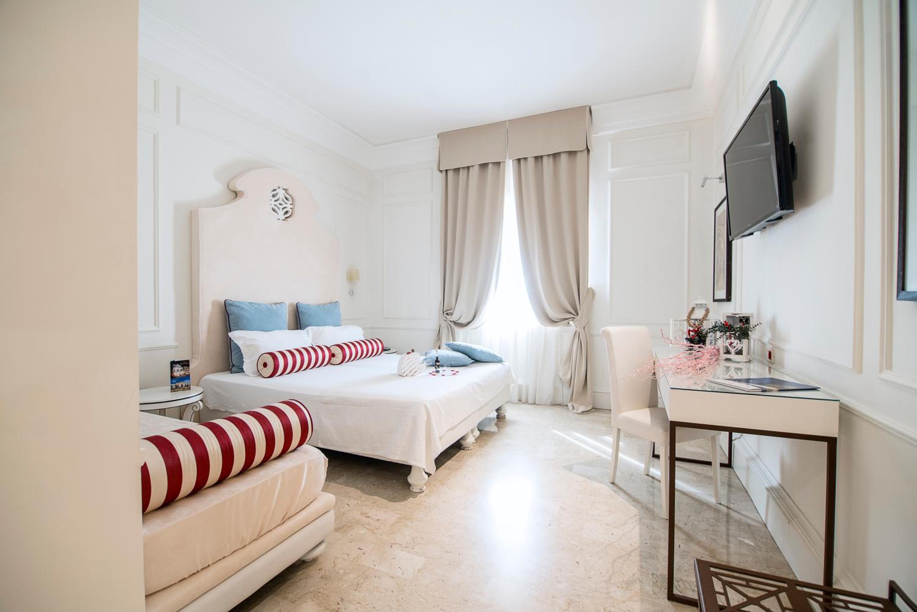Deluxe Triple Room - Photo 5
