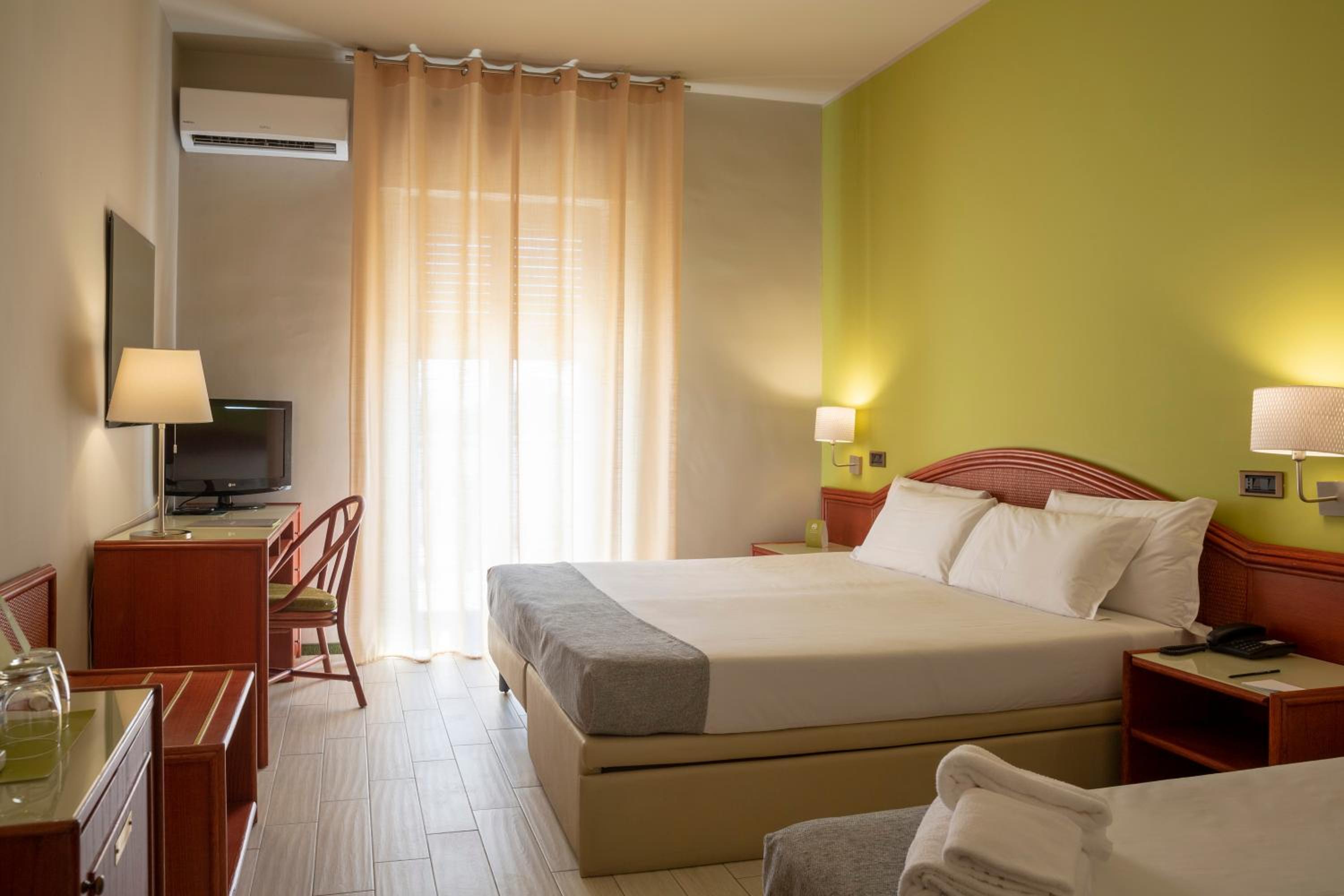 Standard Triple Room - Photo 1