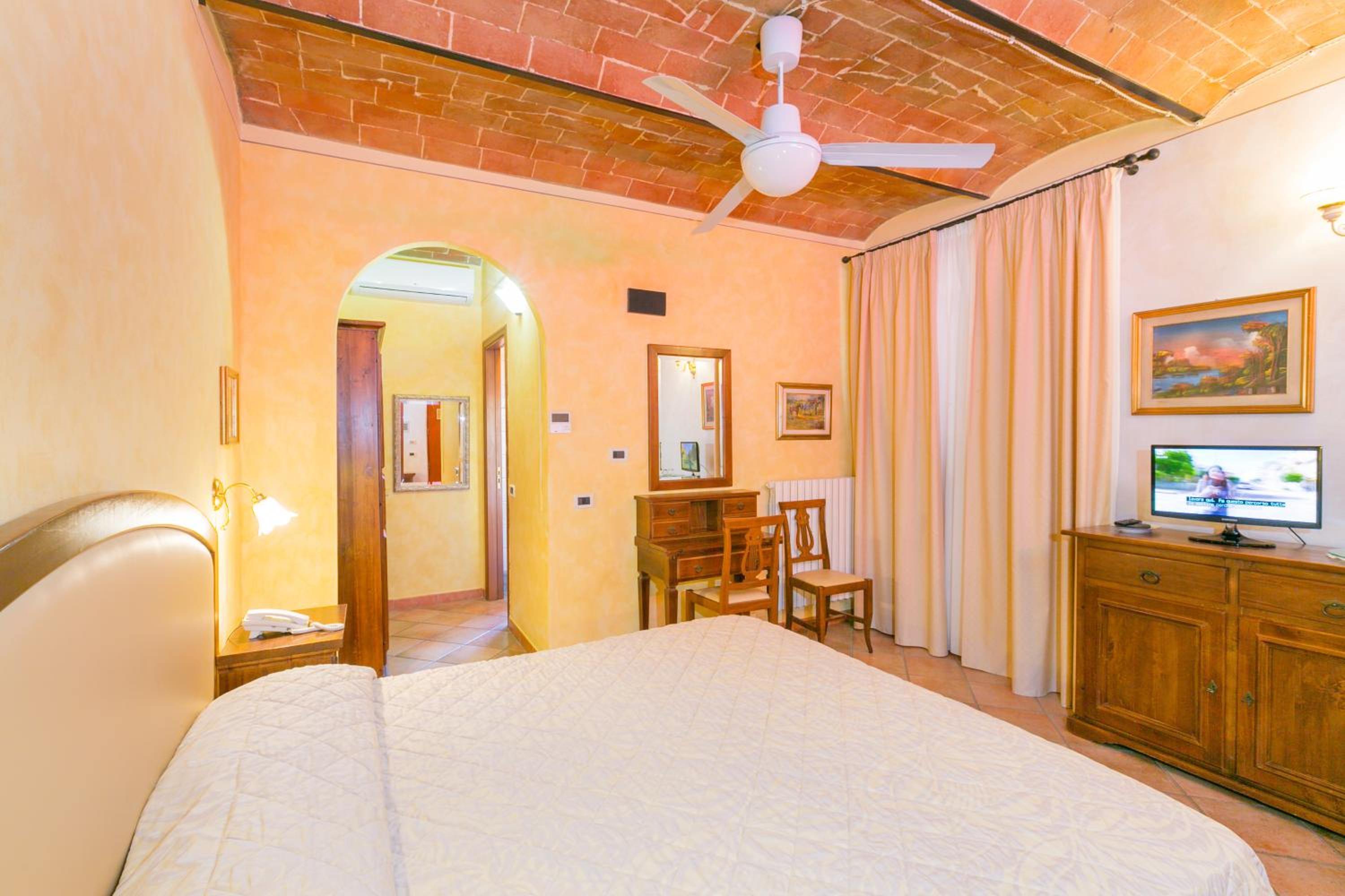 Double or Twin Room photo 3