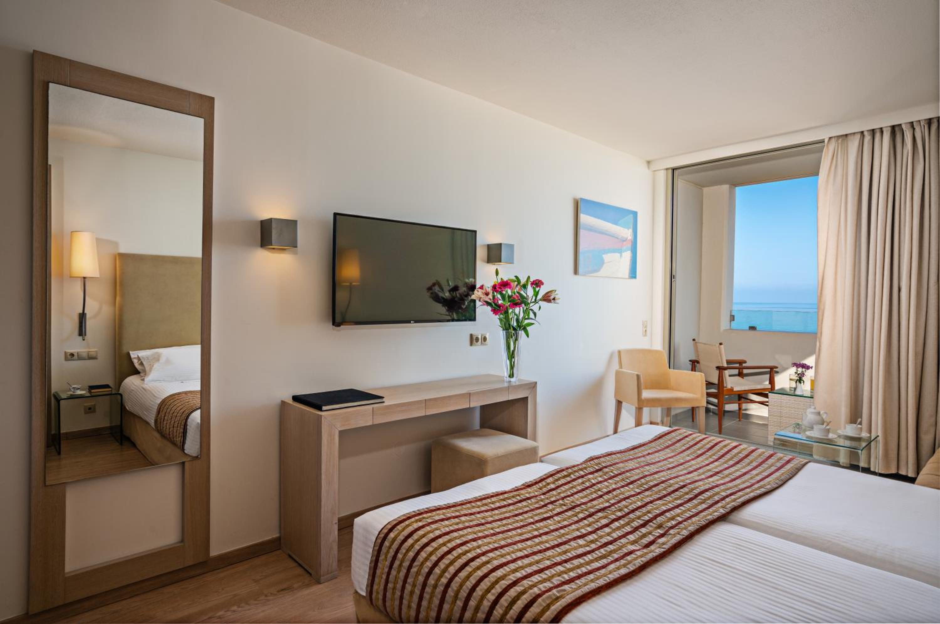 Junior Suite Side Sea View - Photo 3