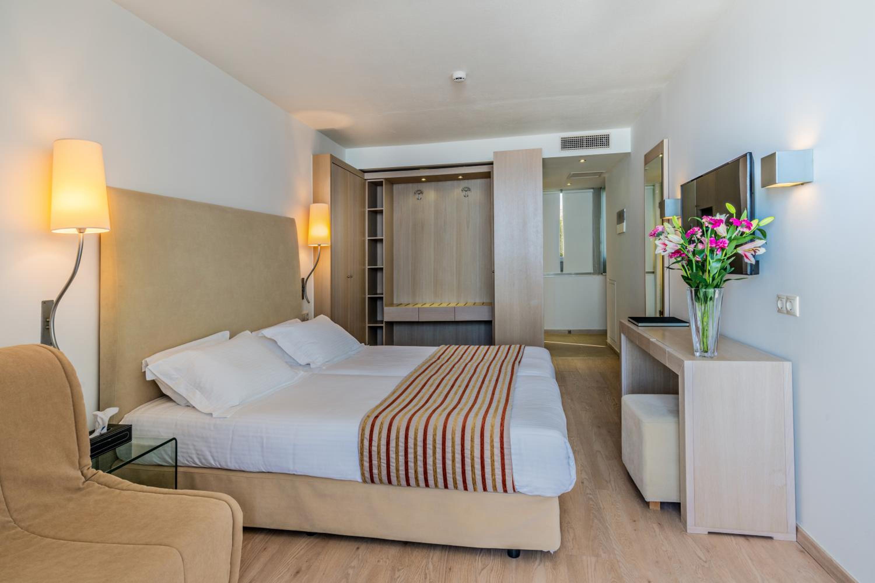 Junior Suite Side Sea View - Photo 16