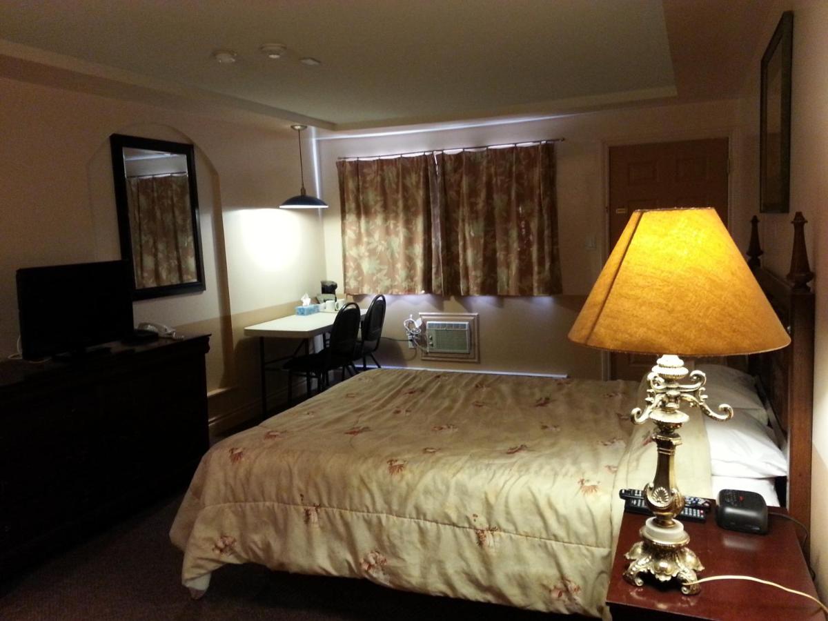 Queen Room photo 1