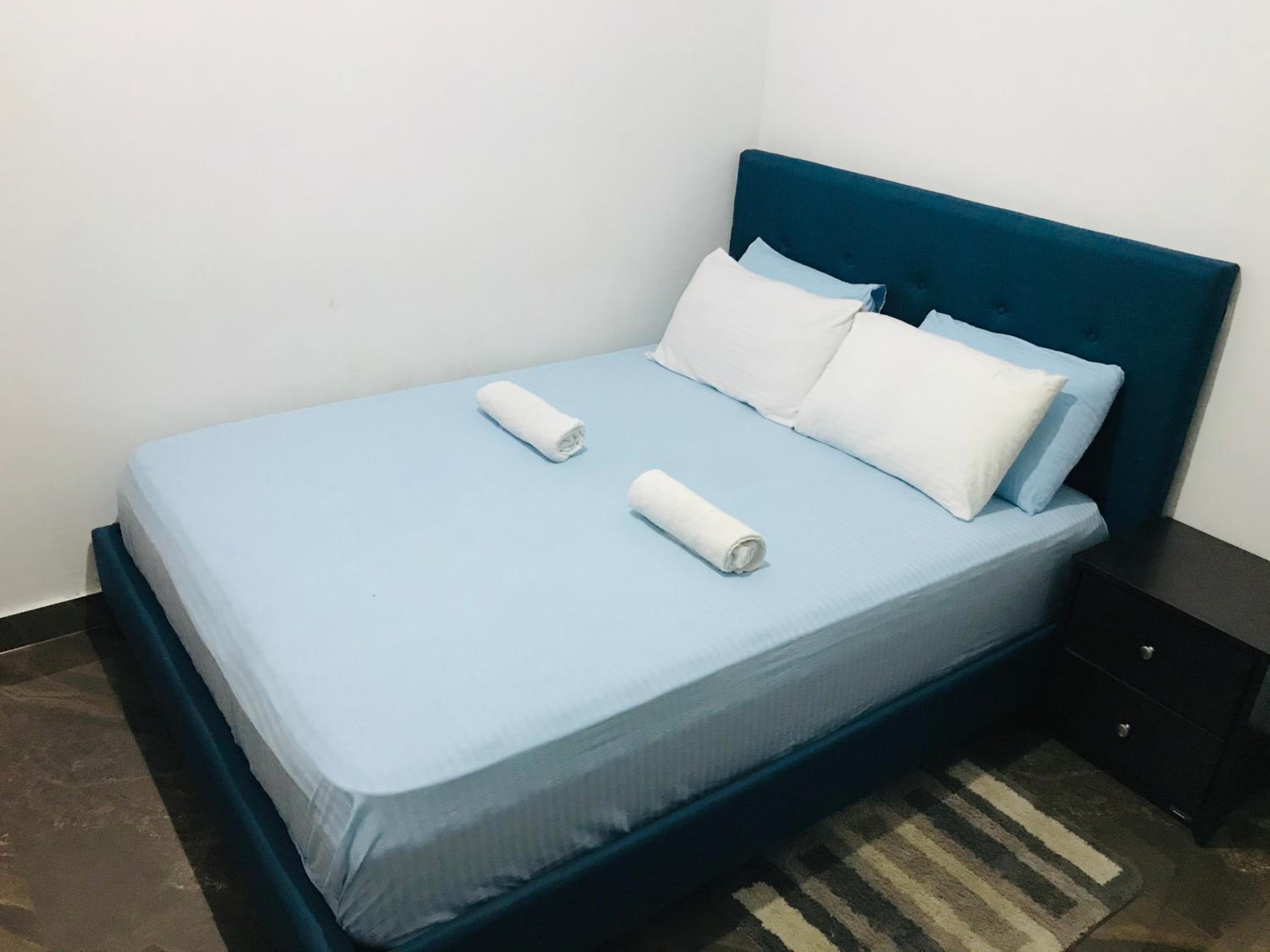 Double Room - Queen Bed with Air Condition photo 1