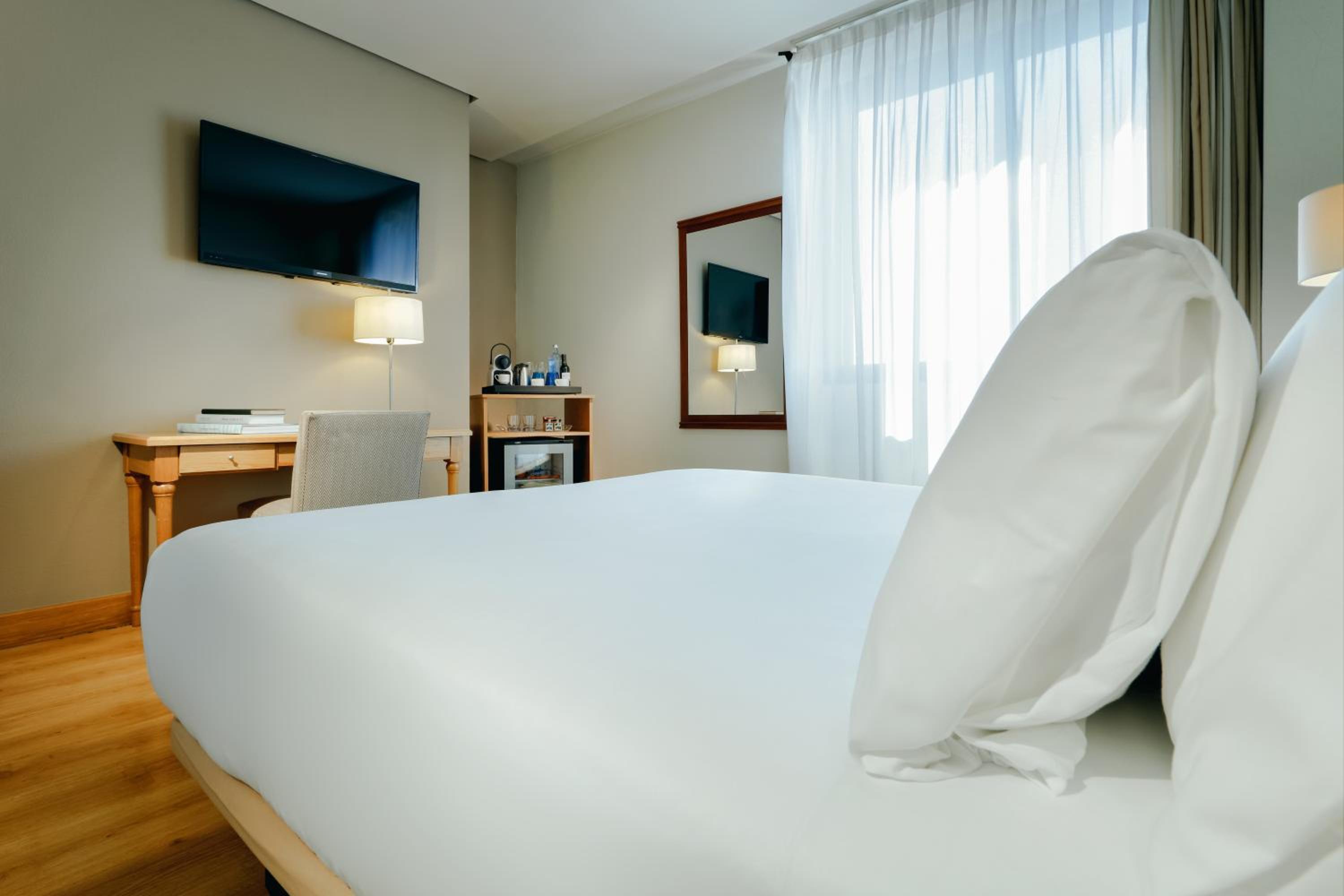 Standard Double or Twin Room - Photo 5