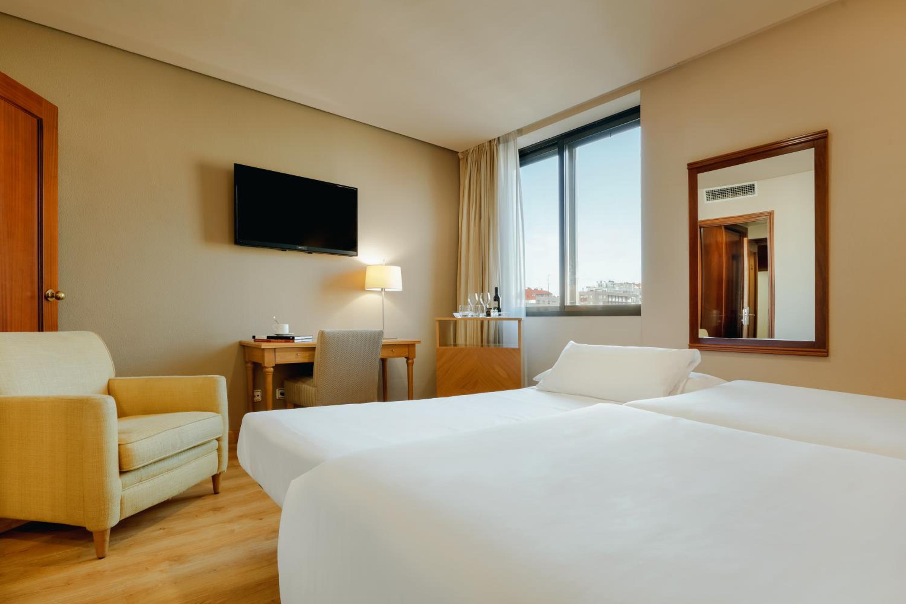 Standard Double or Twin Room (2 Adults + 1 Child) - Photo 3