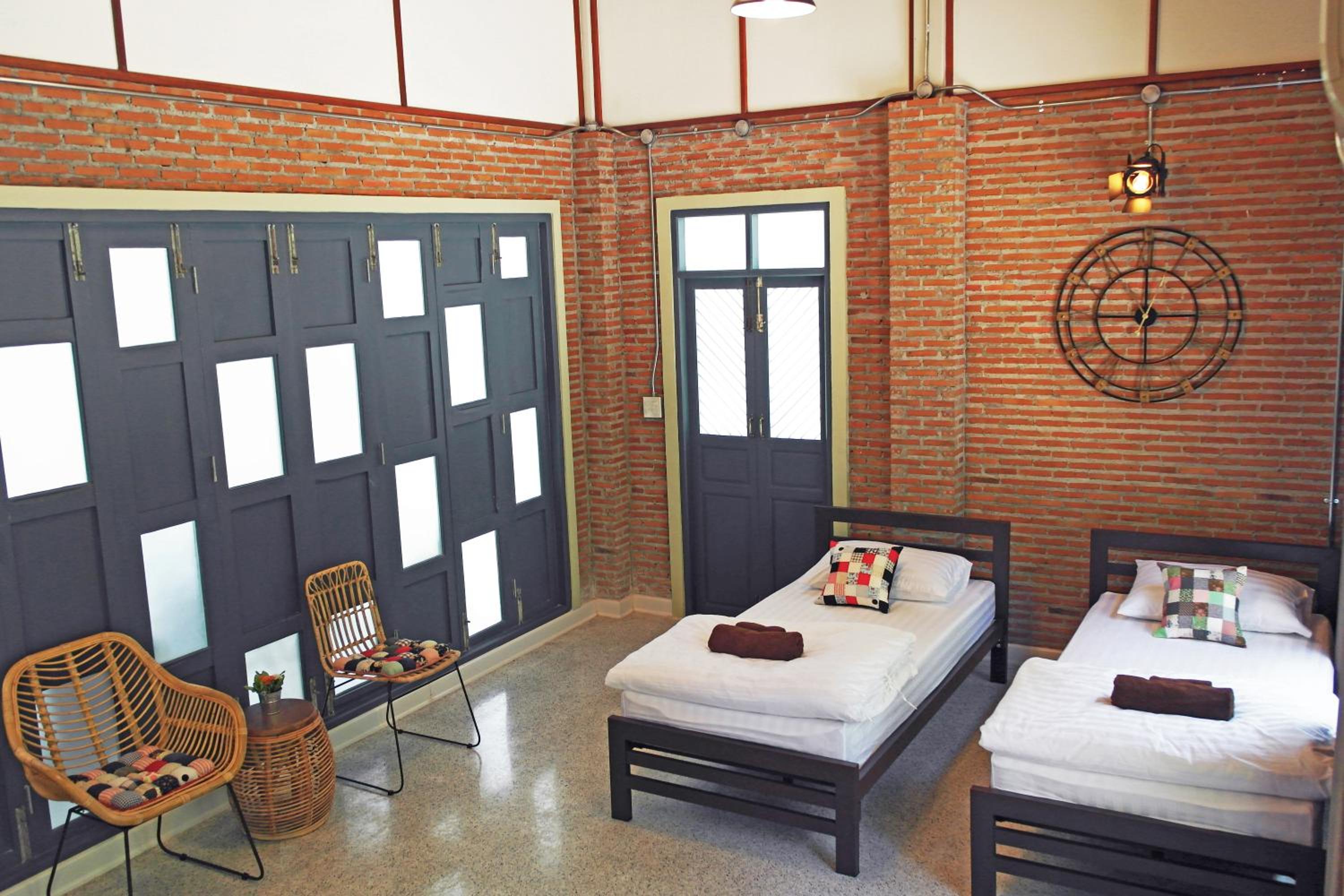 Family Room - Photo 12