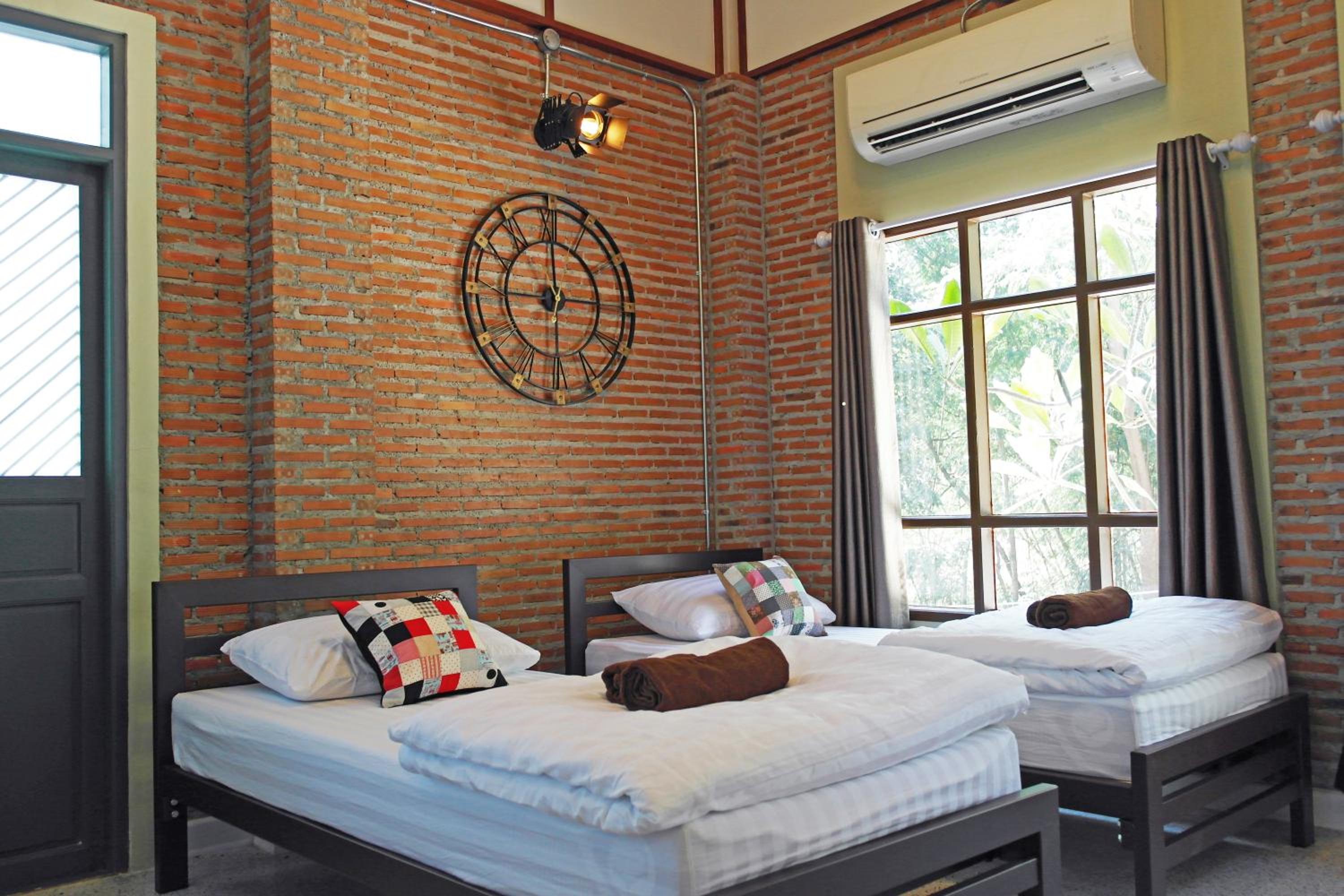 Family Room - Photo 13