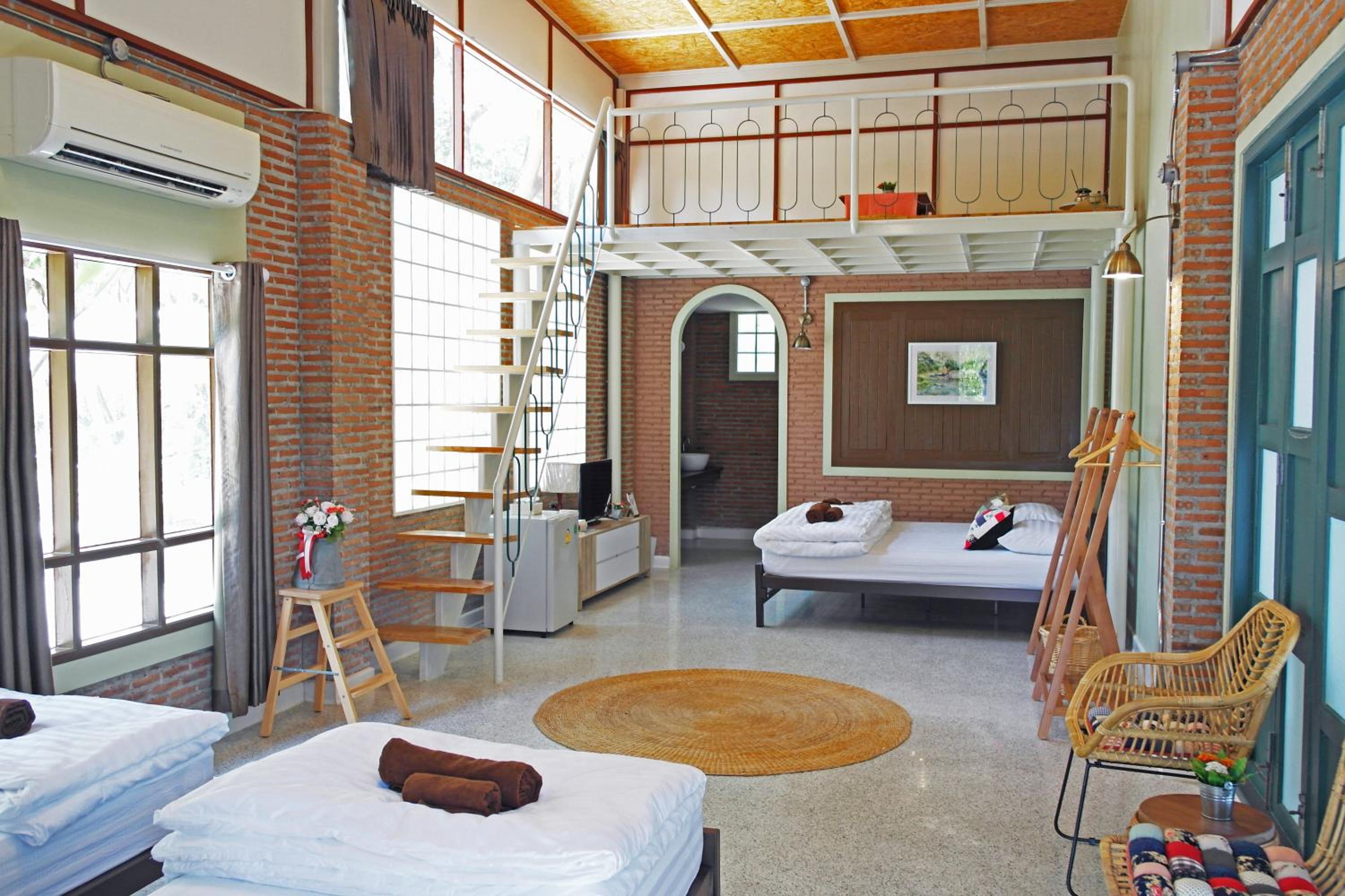 Family Room - Photo 18