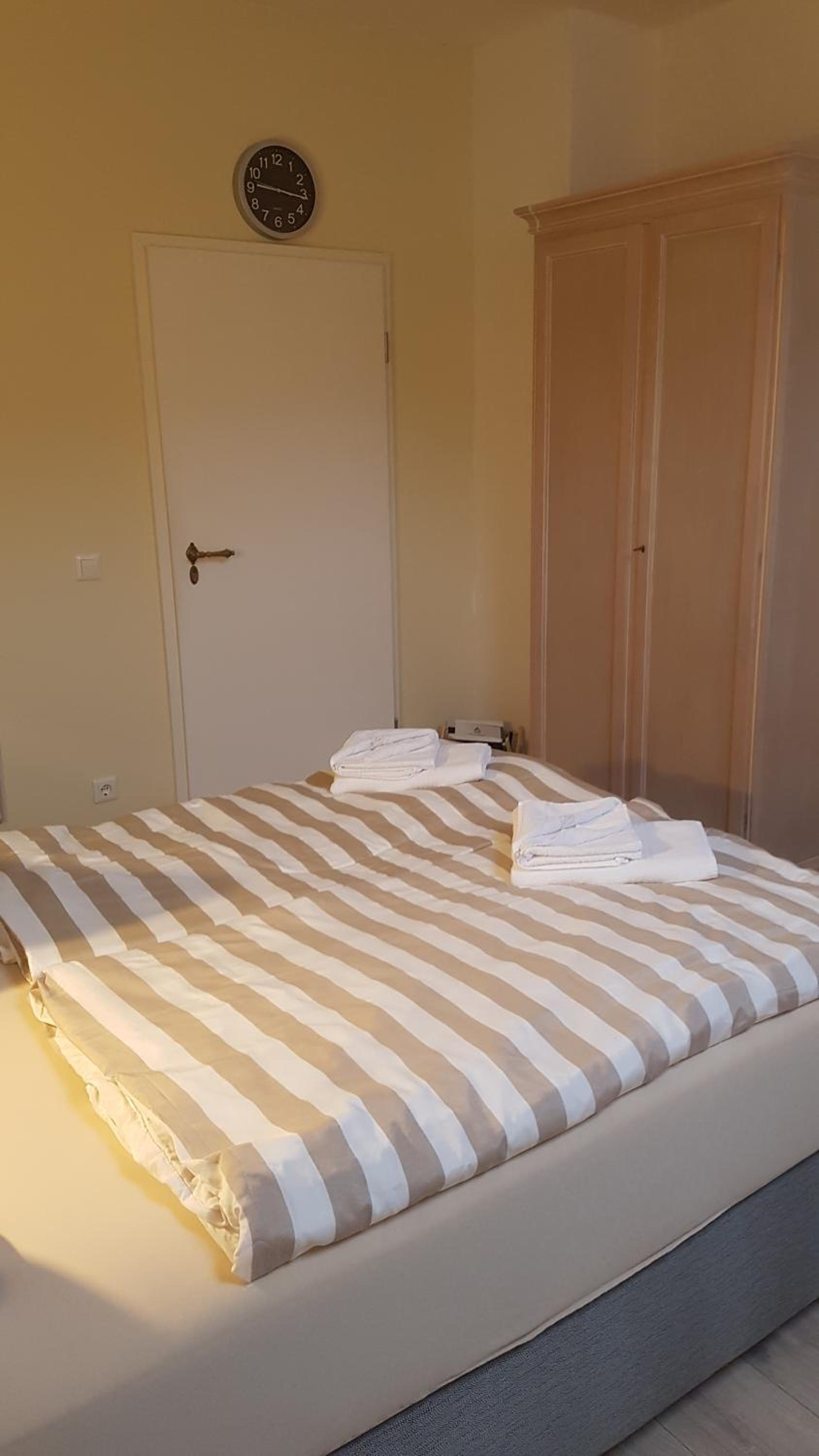 Apartment with Shower photo 3