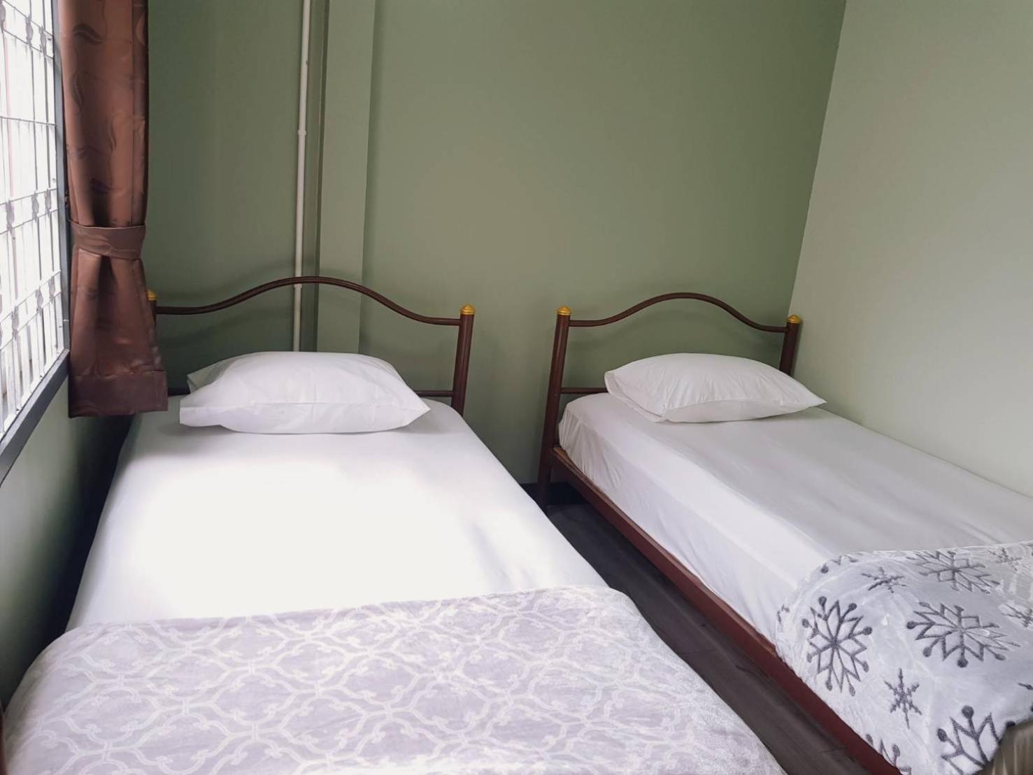 Economy Twin Room photo 3