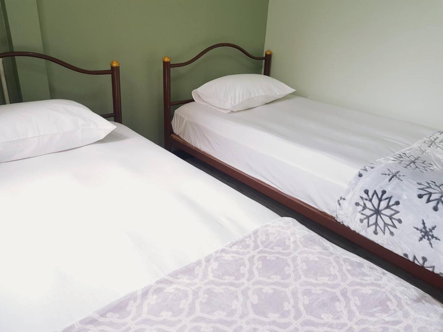 Economy Twin Room photo 2