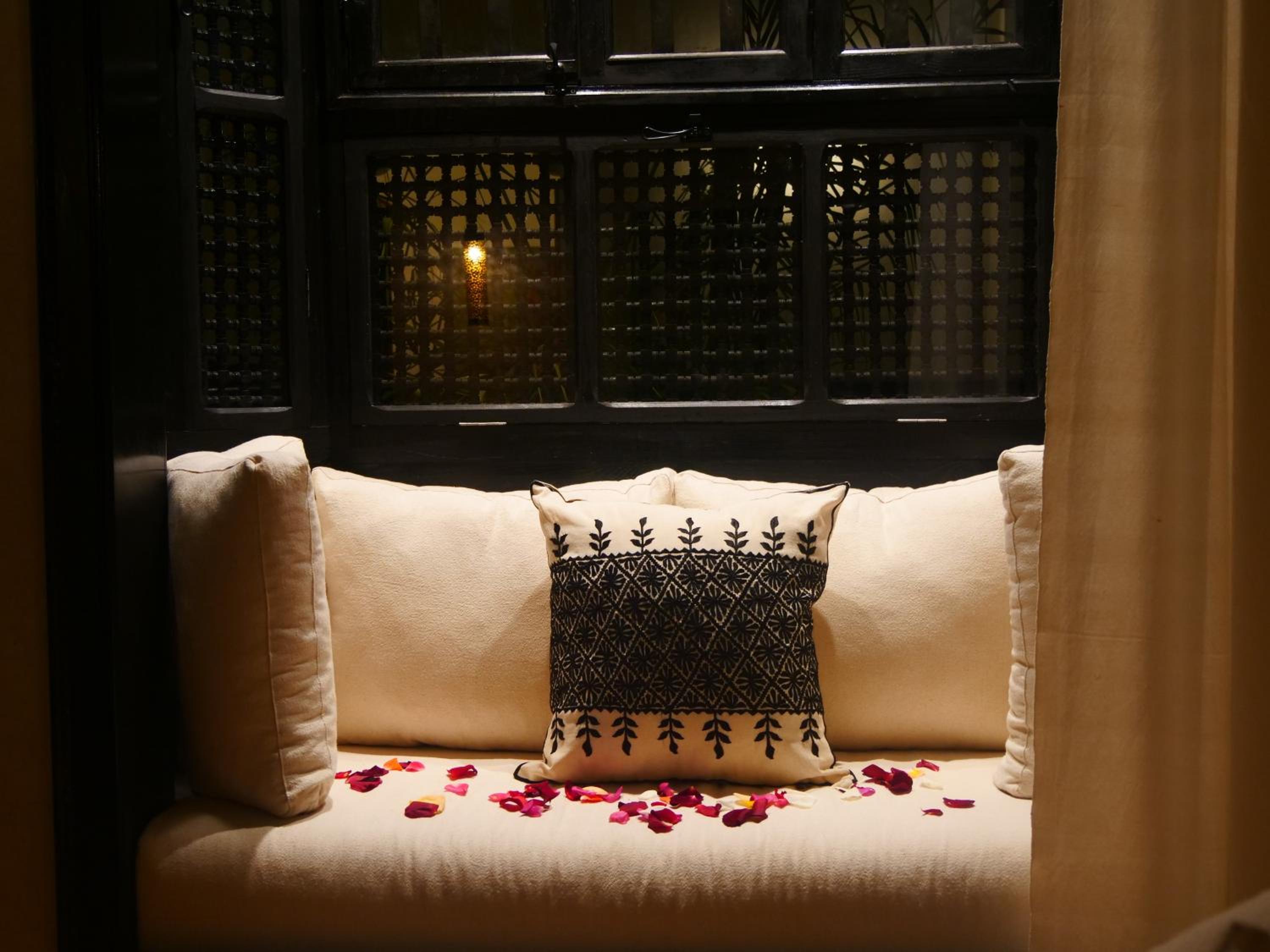 Double Room with Balcony - Photo 2
