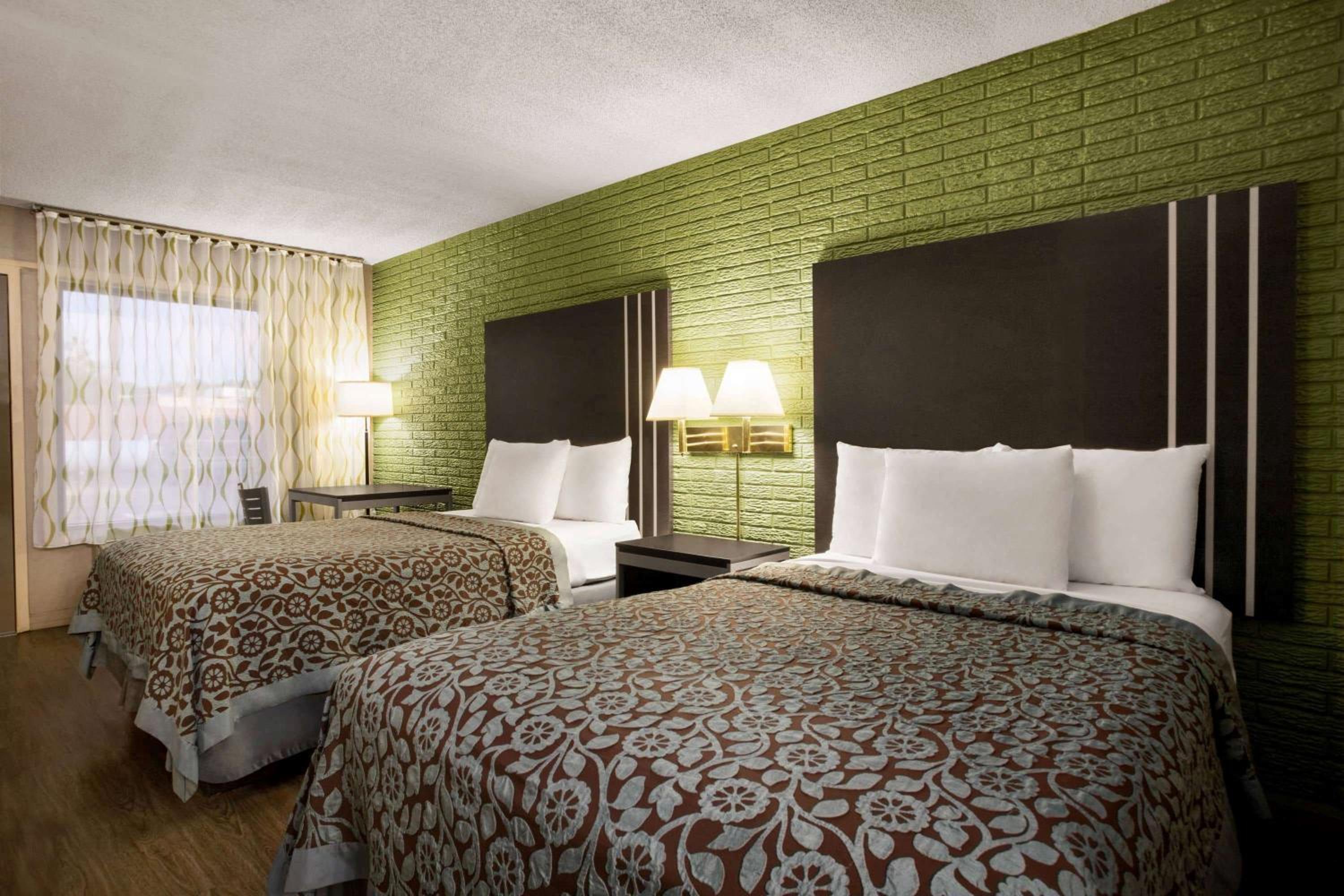 Deluxe Double Room with Two Double Beds - Smoking photo 2
