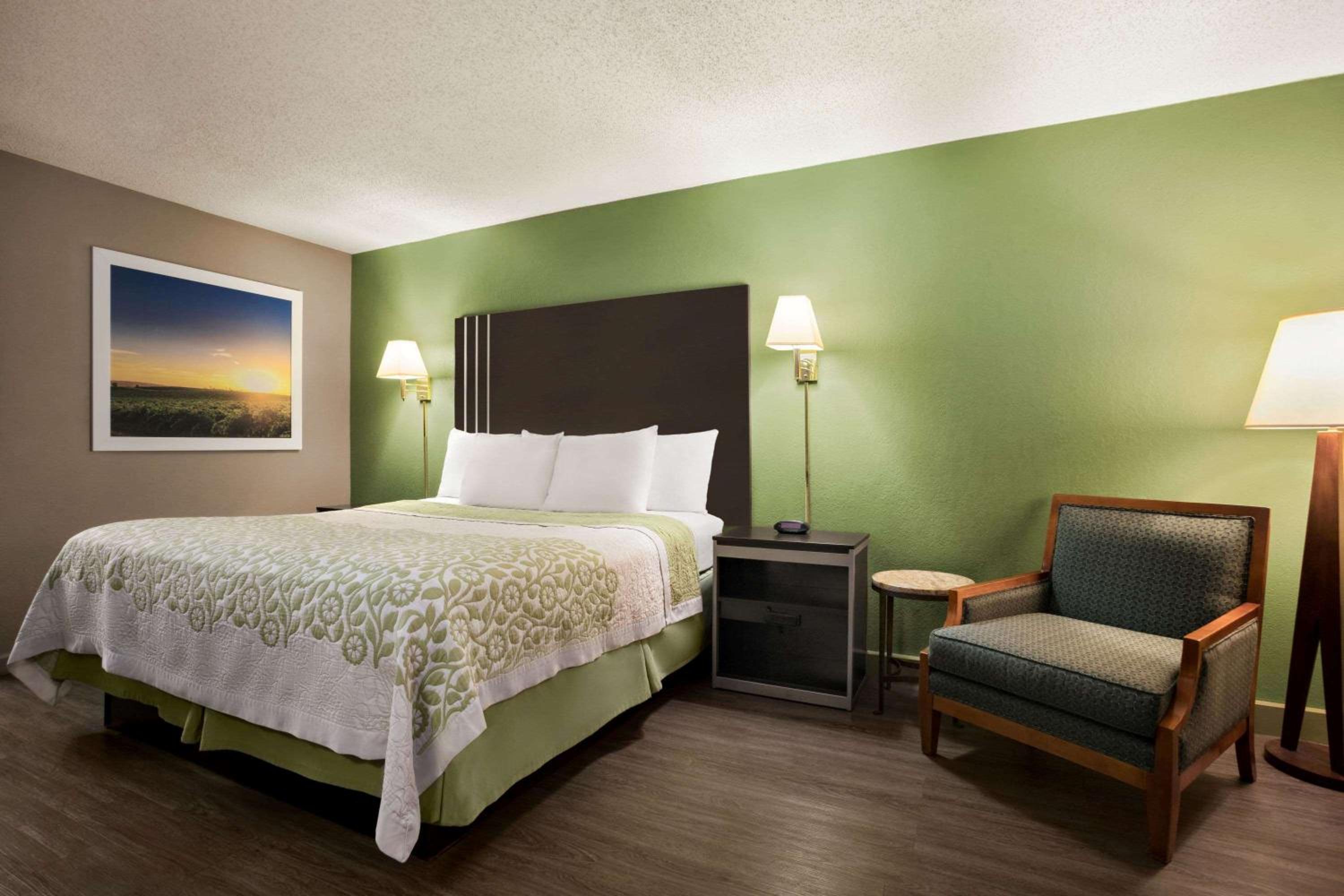 Standard King Room - Smoking photo 1