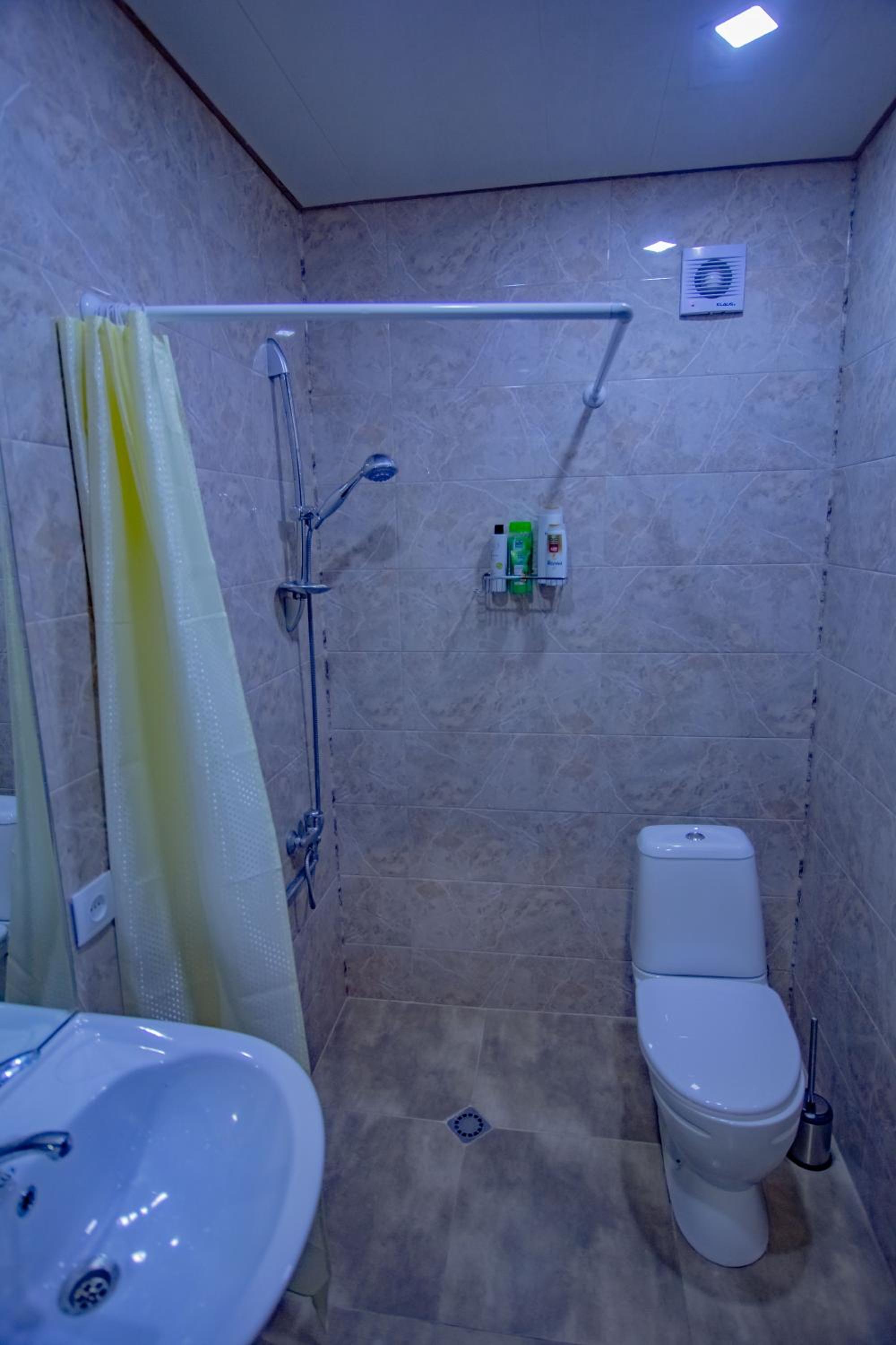 Double Room with Private Bathroom photo 2