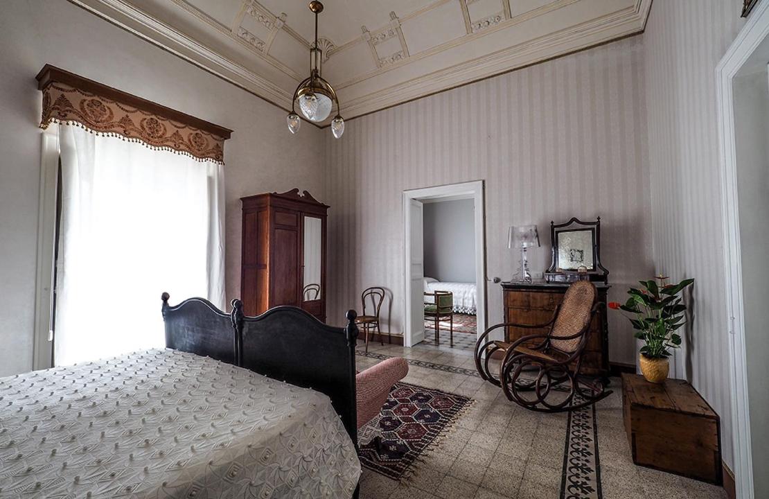 Suite with Balcony - Photo 8