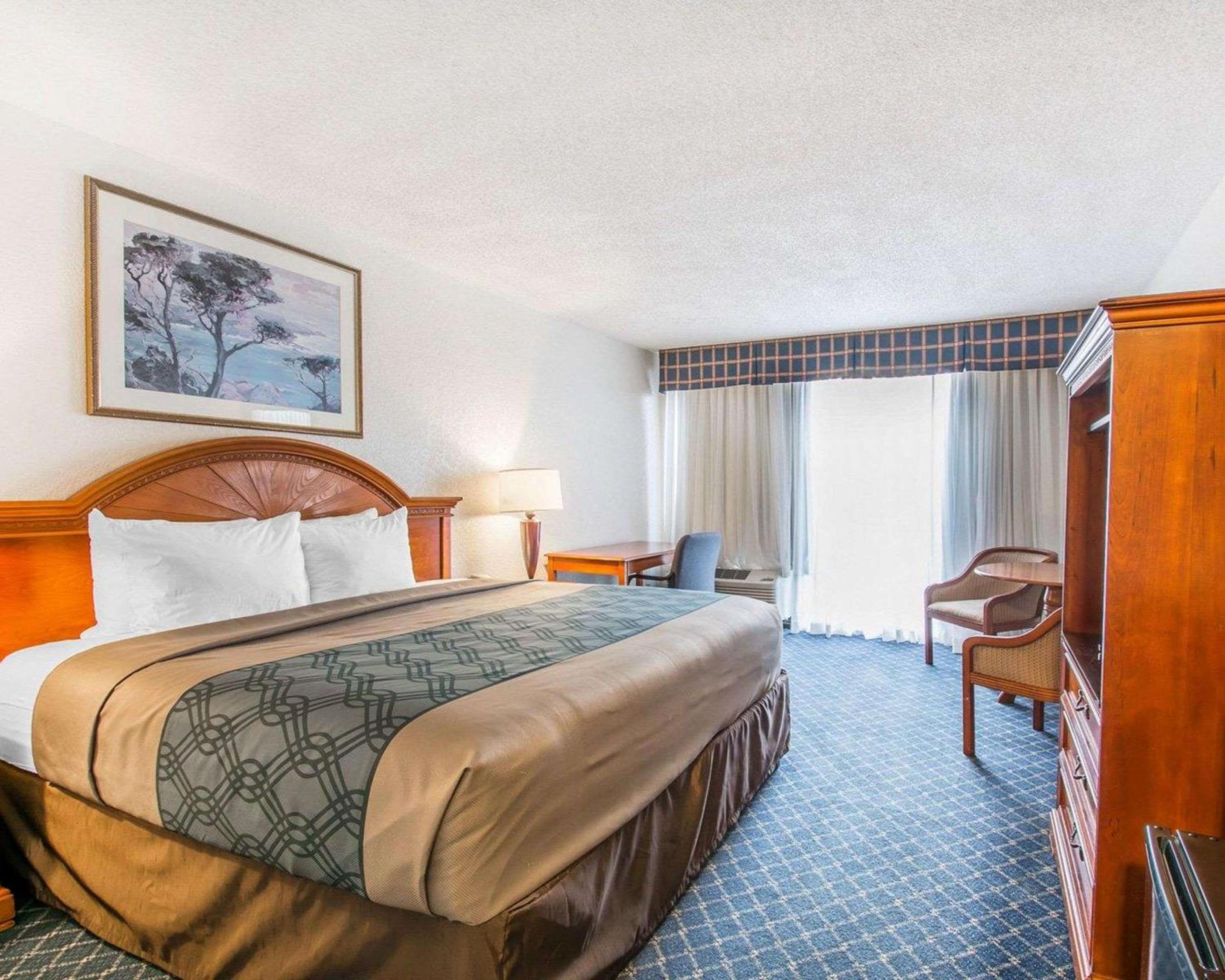 King Room - Non-Smoking - Photo 1
