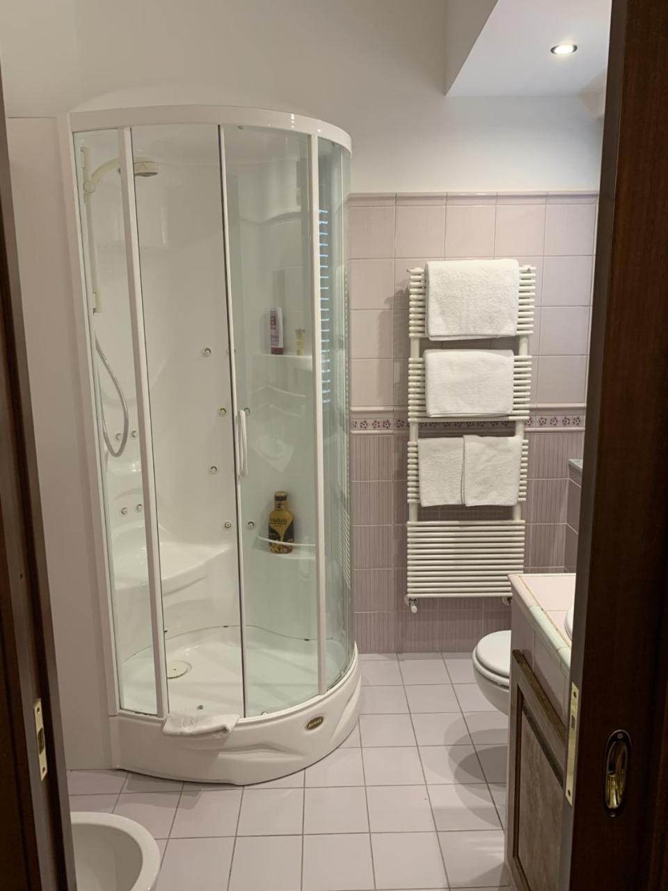 Double Room with Pool View - Photo 4