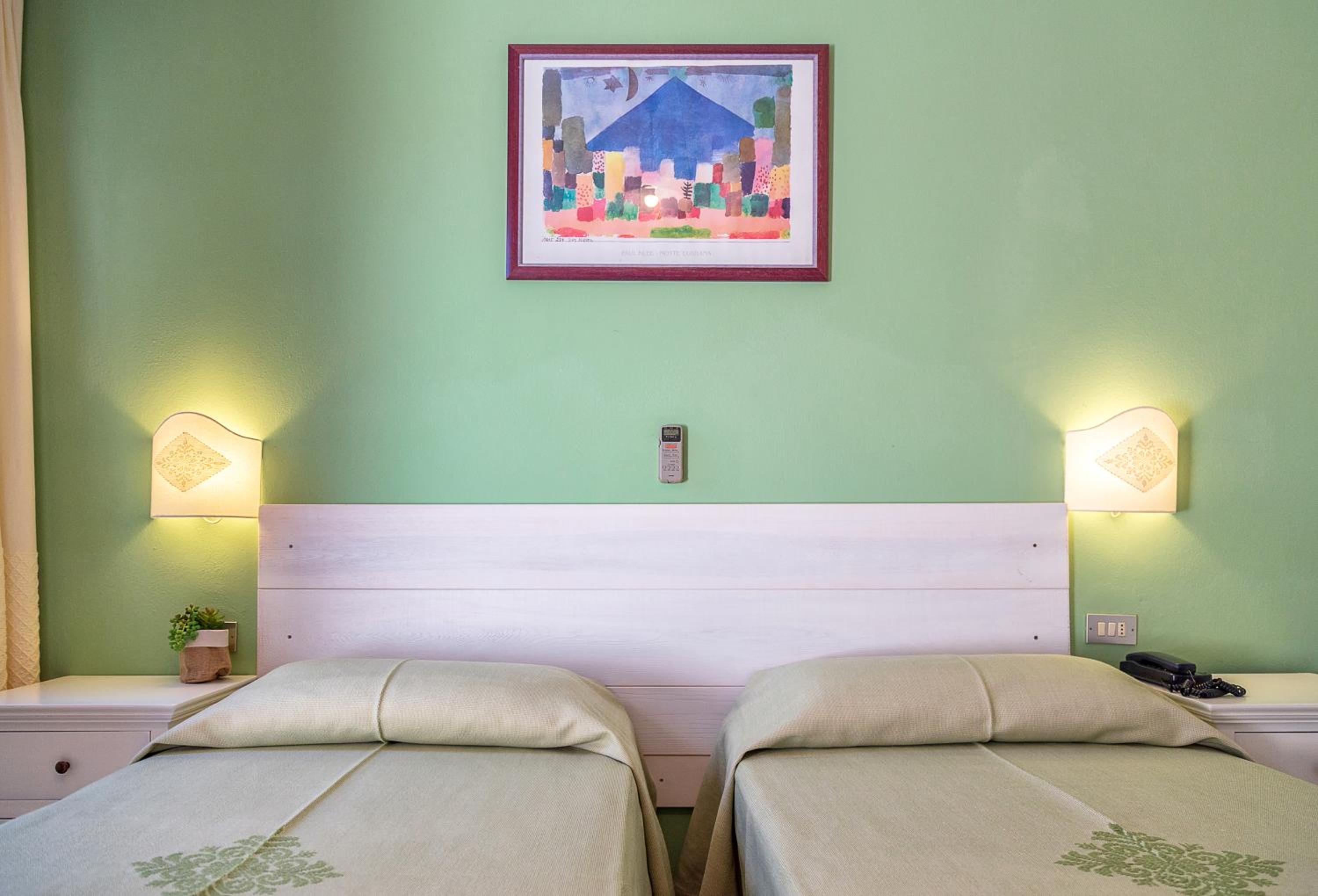 Double or Twin Room - Photo 15