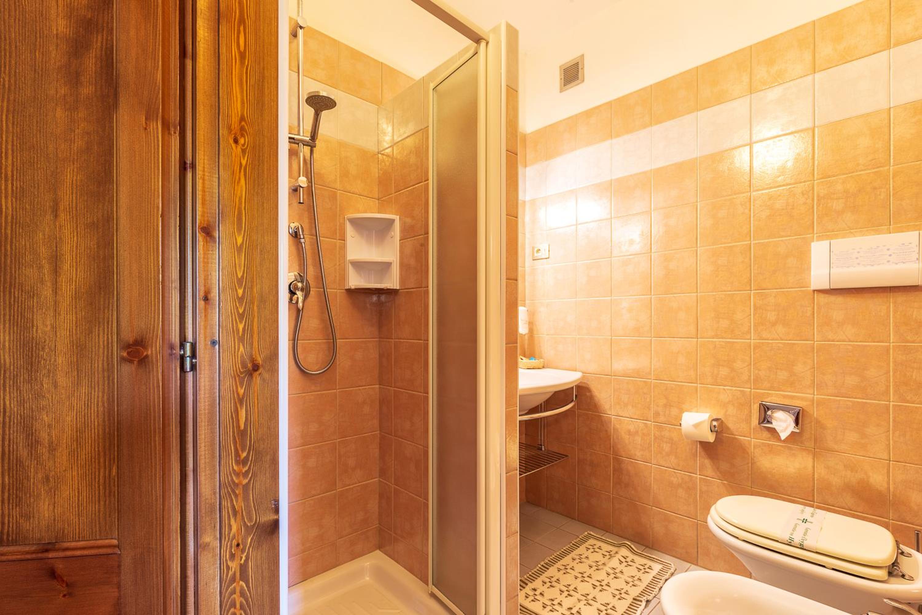 Double or Twin Room - Photo 5