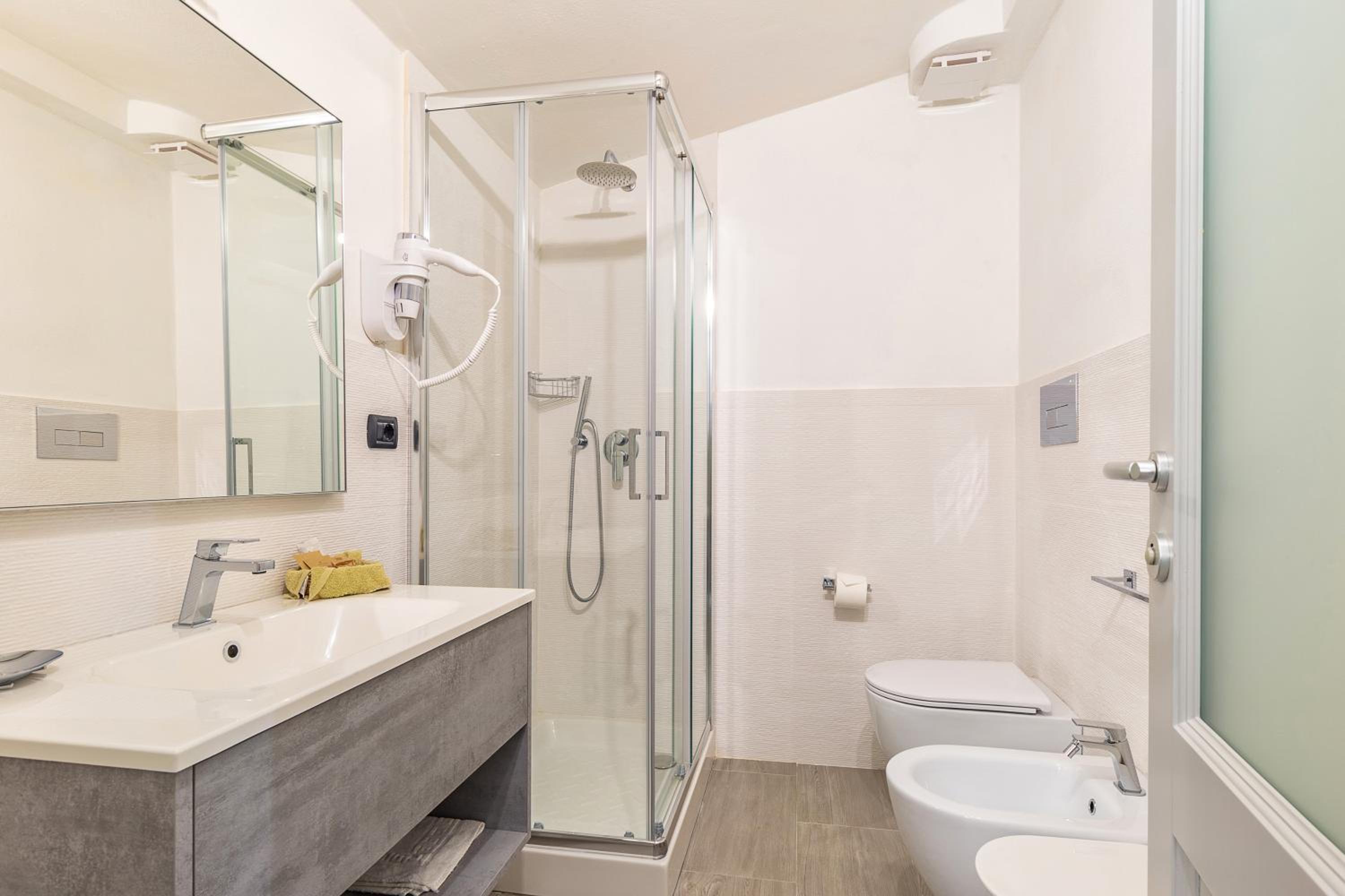 Double or Twin Room - Photo 10